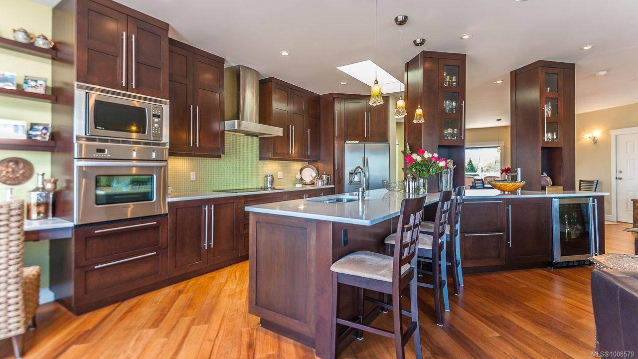 Nanaimo, BC V9R 2P1,650 Prideaux St #402