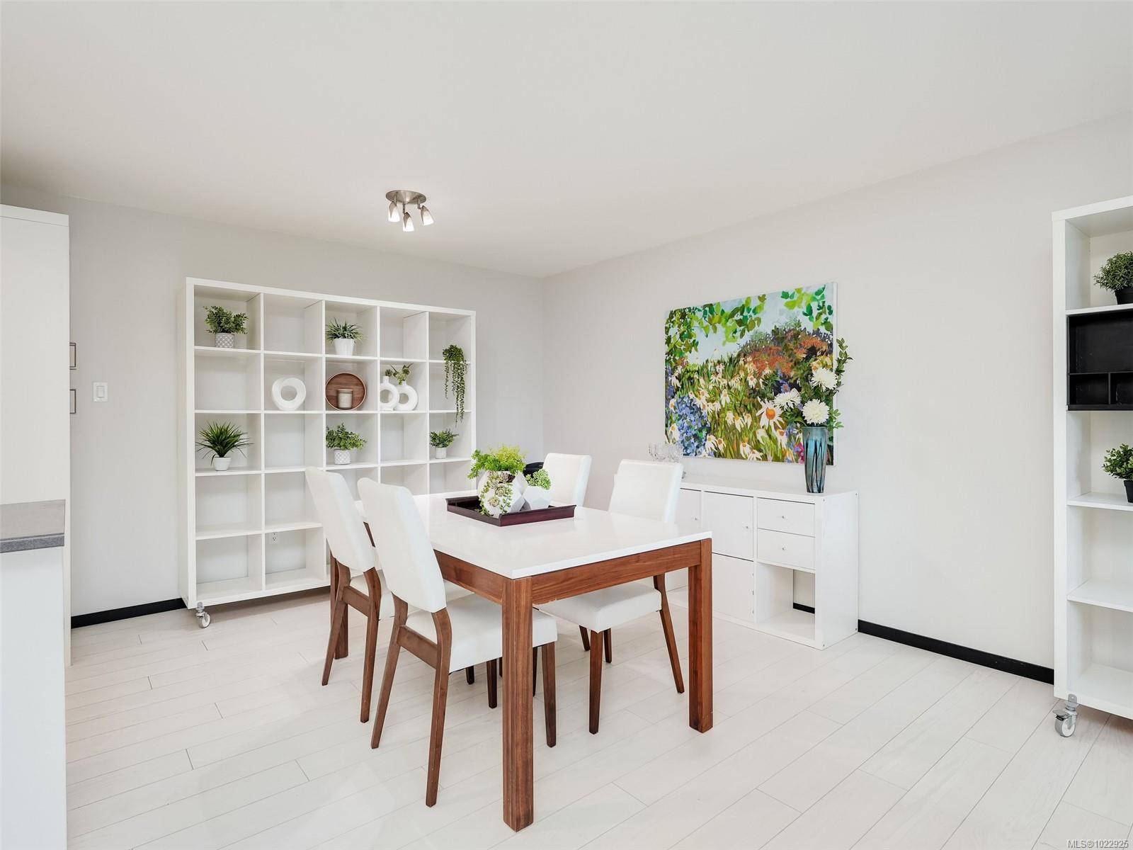 Victoria, BC V8V 1A8,360 Dallas Rd #202