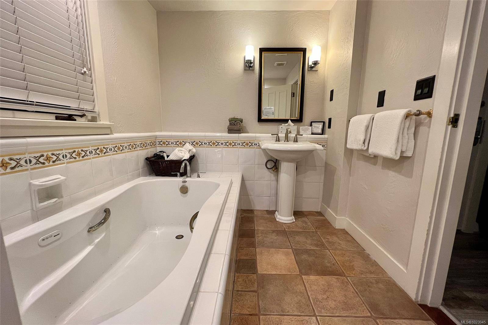 Galiano Island, BC V0N 0E9,134 Madrona Dr #5 D1