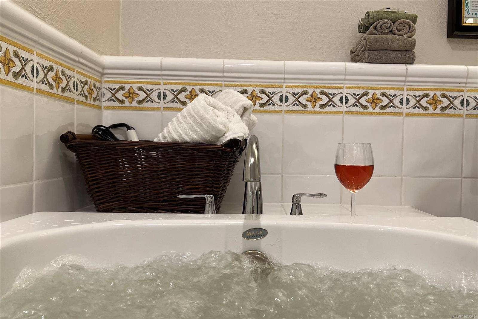 Galiano Island, BC V0N 0E9,134 Madrona Dr #5 D1