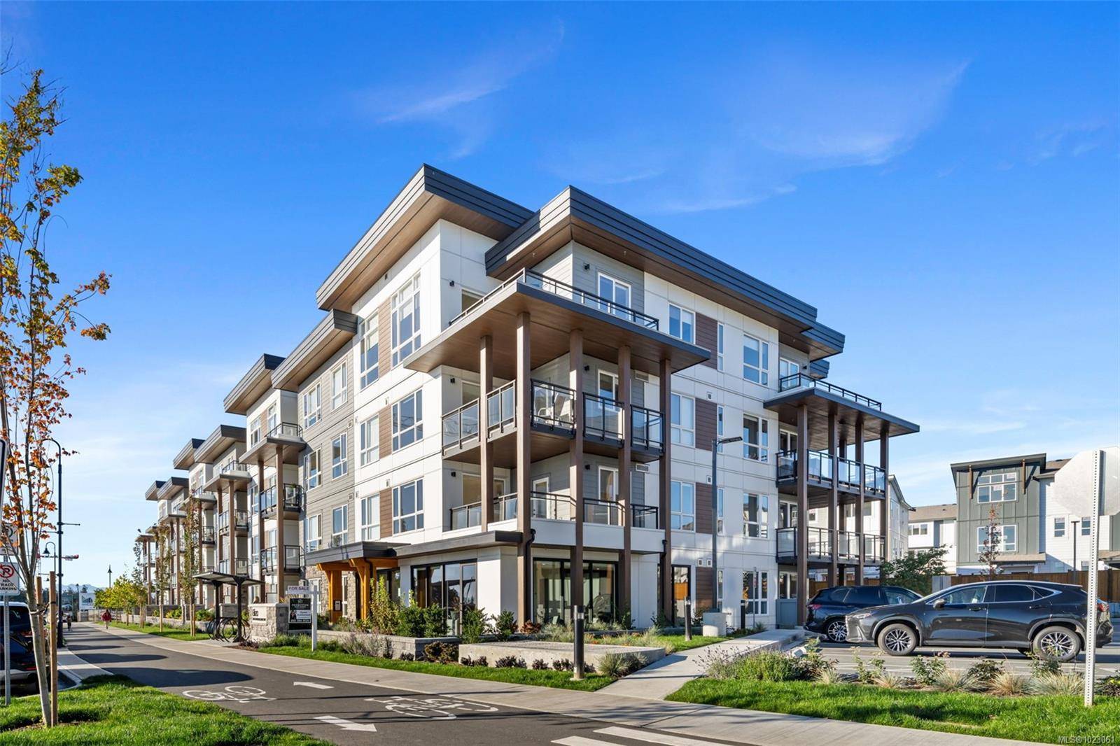 Colwood, BC V9C 0V3,3564B Ryder Hesjedal Way #100