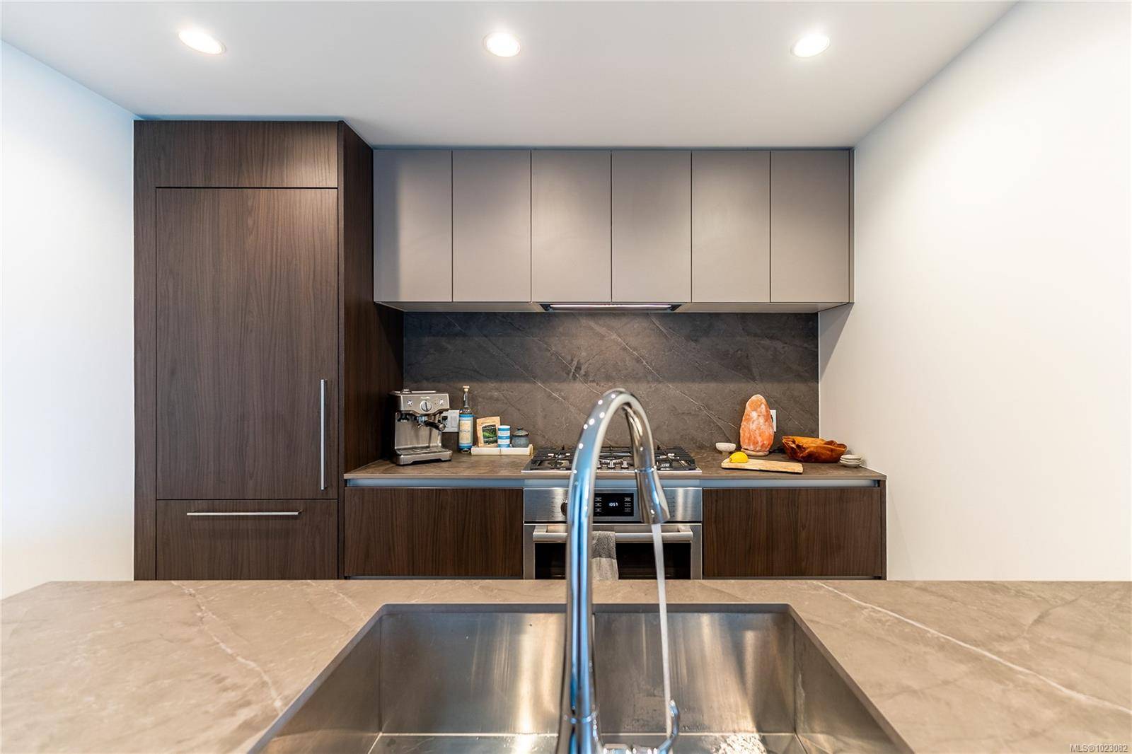 Langford, BC V9B 6R6,2000 Hannington Rd #1006