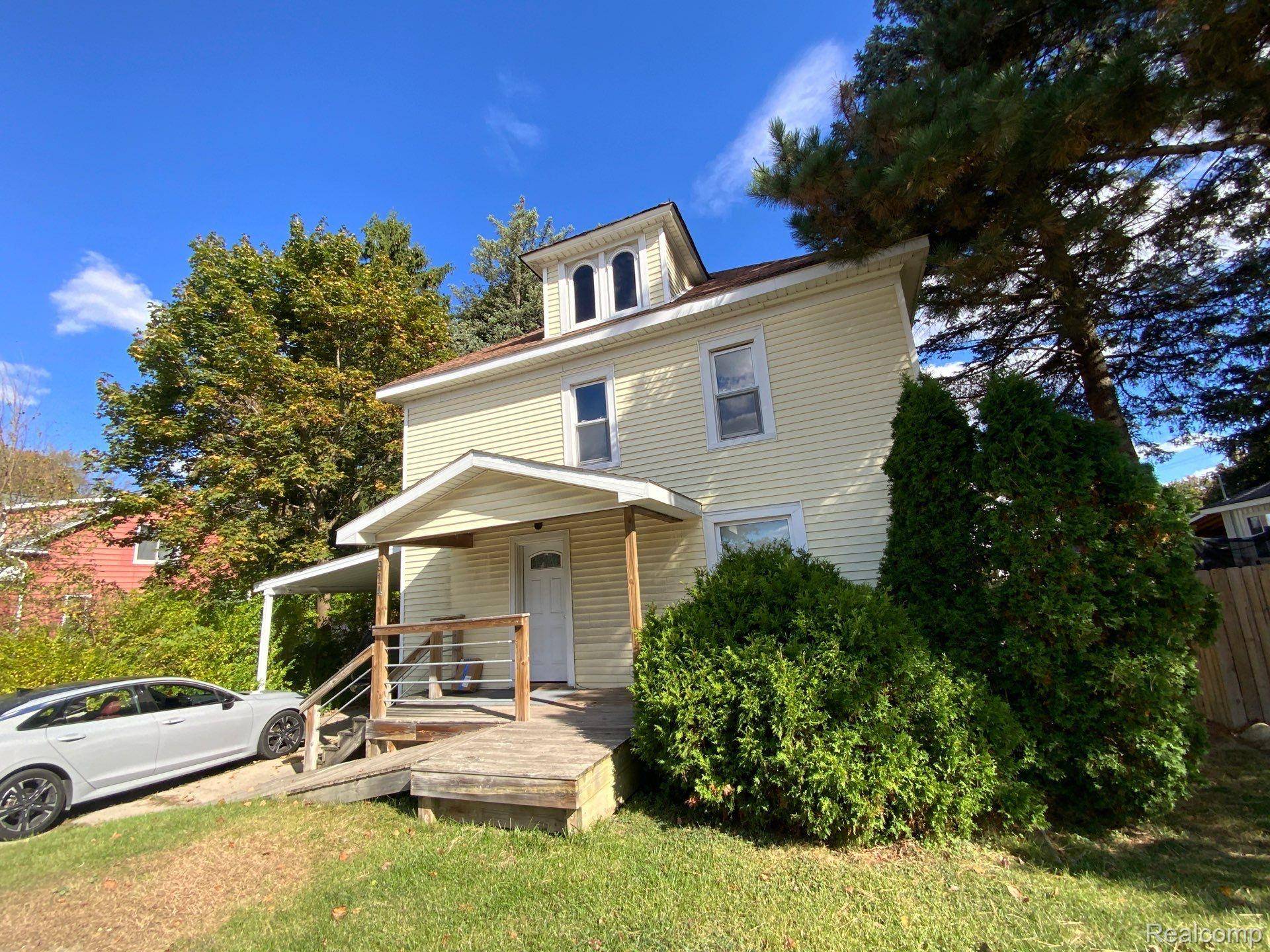 Lapeer, MI 48446,914 N Main ST