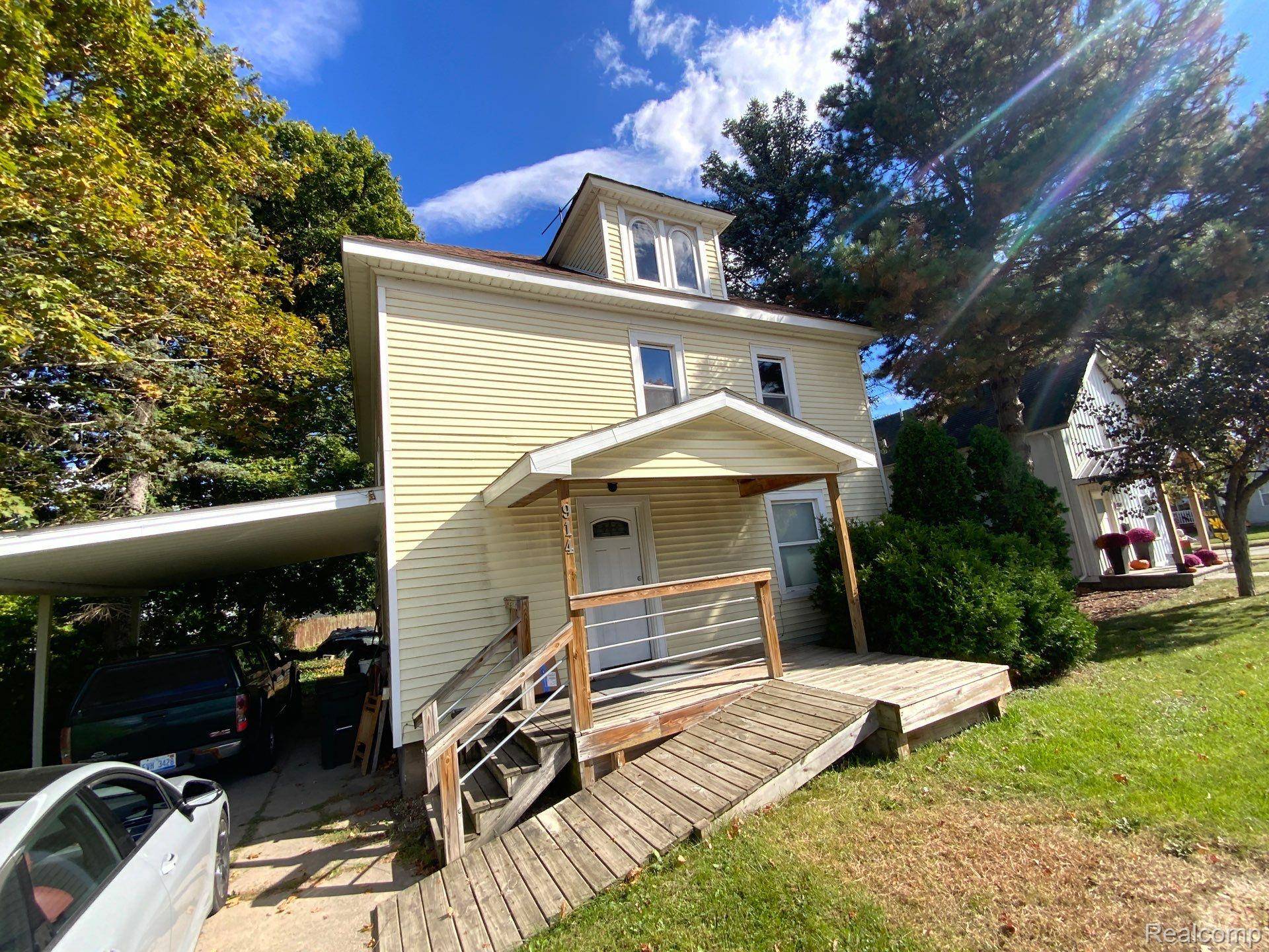 Lapeer, MI 48446,914 N Main ST