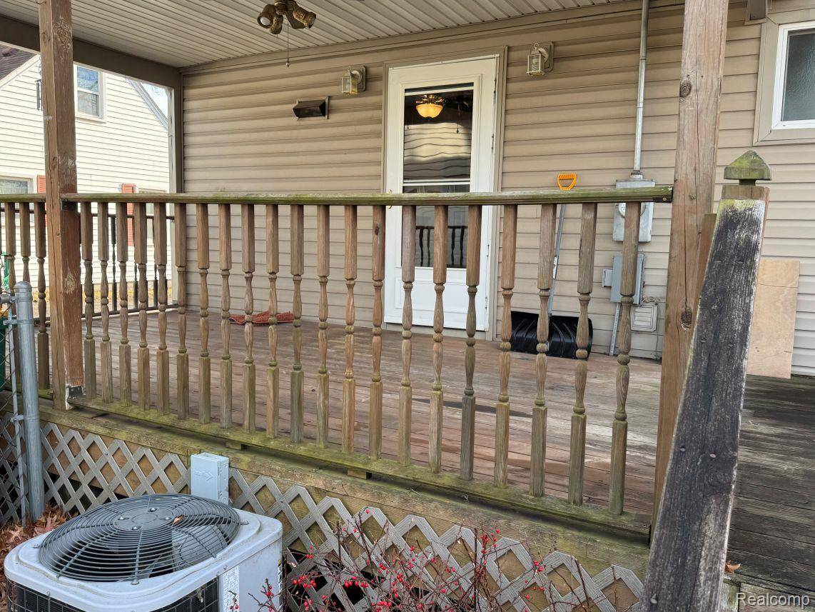 Romulus, MI 48174,24066 Kraft PL