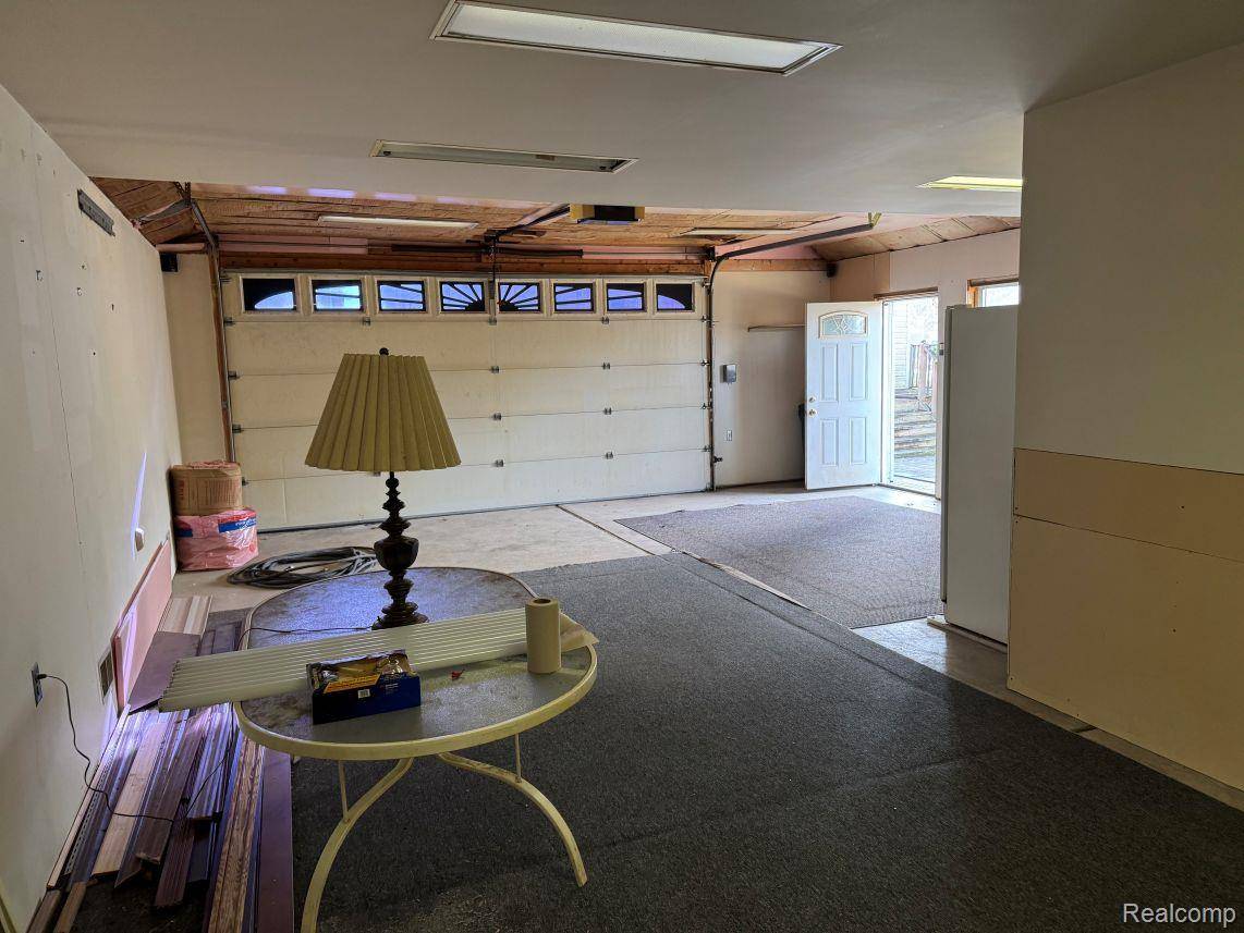 Romulus, MI 48174,24066 Kraft PL