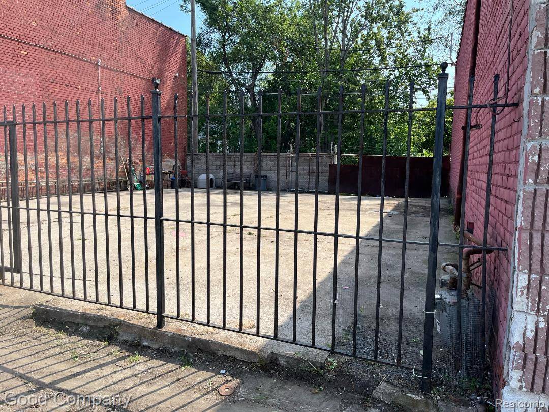 Detroit, MI 48207,6338 Gratiot AVE