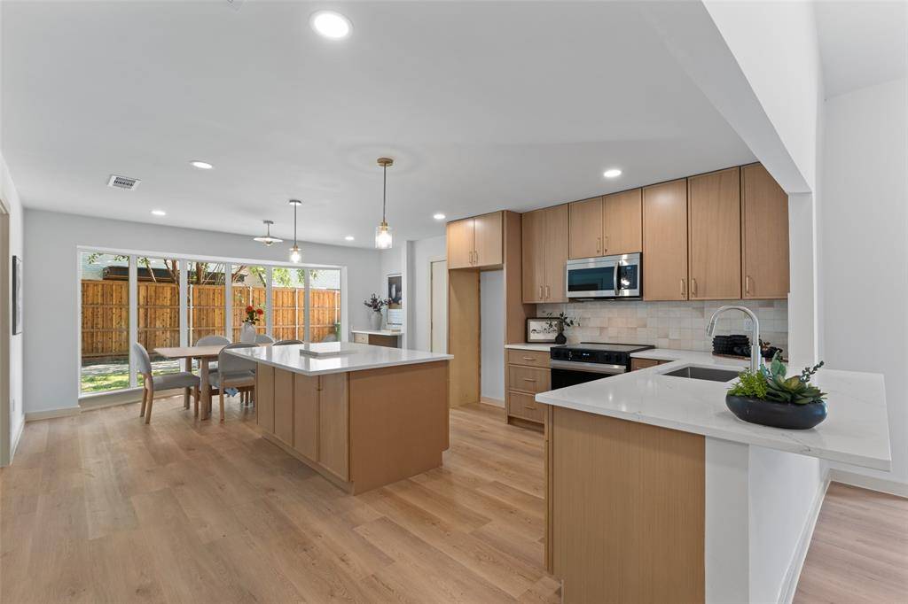 Murphy, TX 75094,356 Willow Wood Street