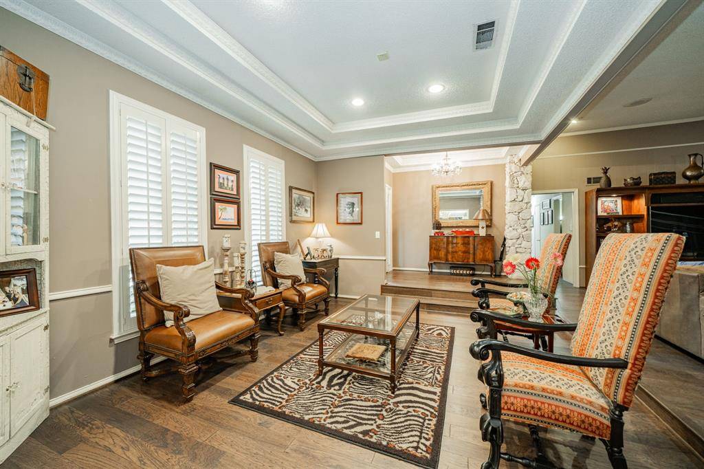 Dallas, TX 75243,9511 Fallbrook Drive