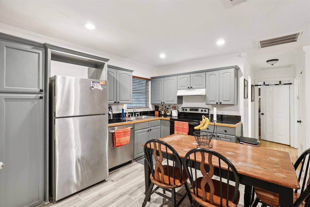 Hurst, TX 76053,408 Harrison Lane