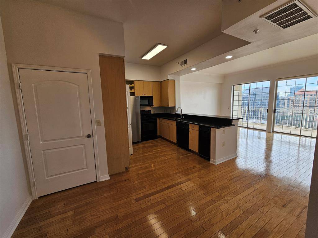 Dallas, TX 75219,3225 Turtlecreek Boulevard #1212