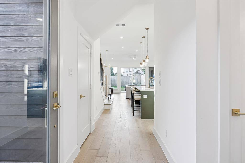 Dallas, TX 75214,5631 East Side Avenue