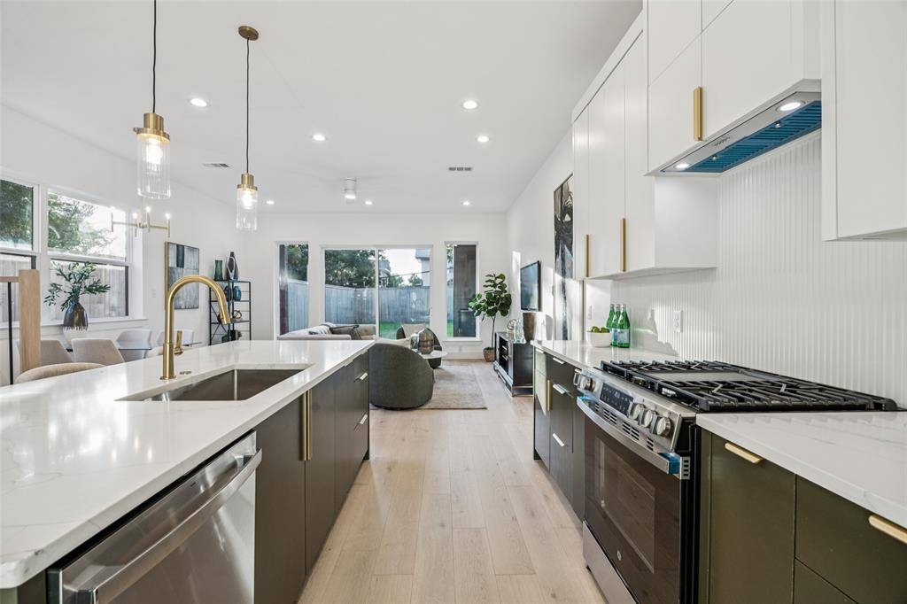 Dallas, TX 75214,5631 East Side Avenue