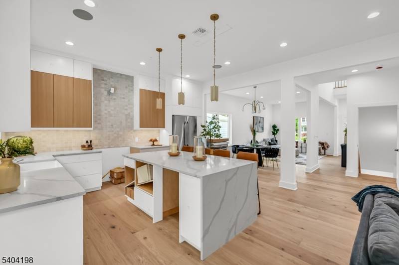 Livingston Twp., NJ 07039,7 Royal Ave