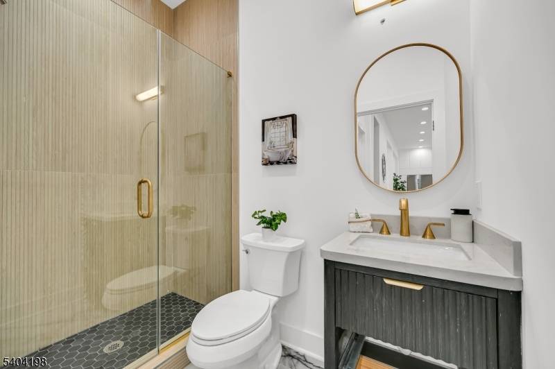 Livingston Twp., NJ 07039,7 Royal Ave