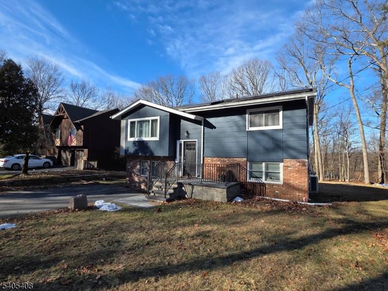 Hopatcong Boro, NJ 07843,12 Hobart Trl
