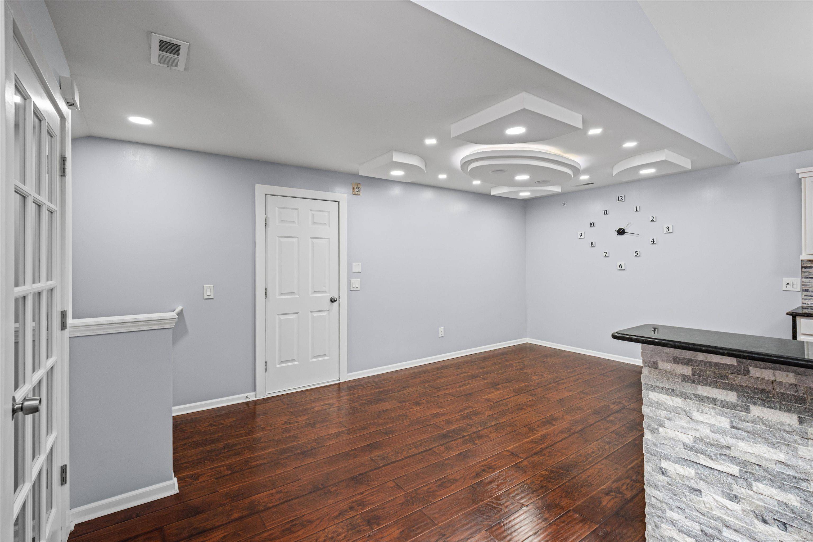 Shelby Twp, MI 48317,49143 W WOODS DR