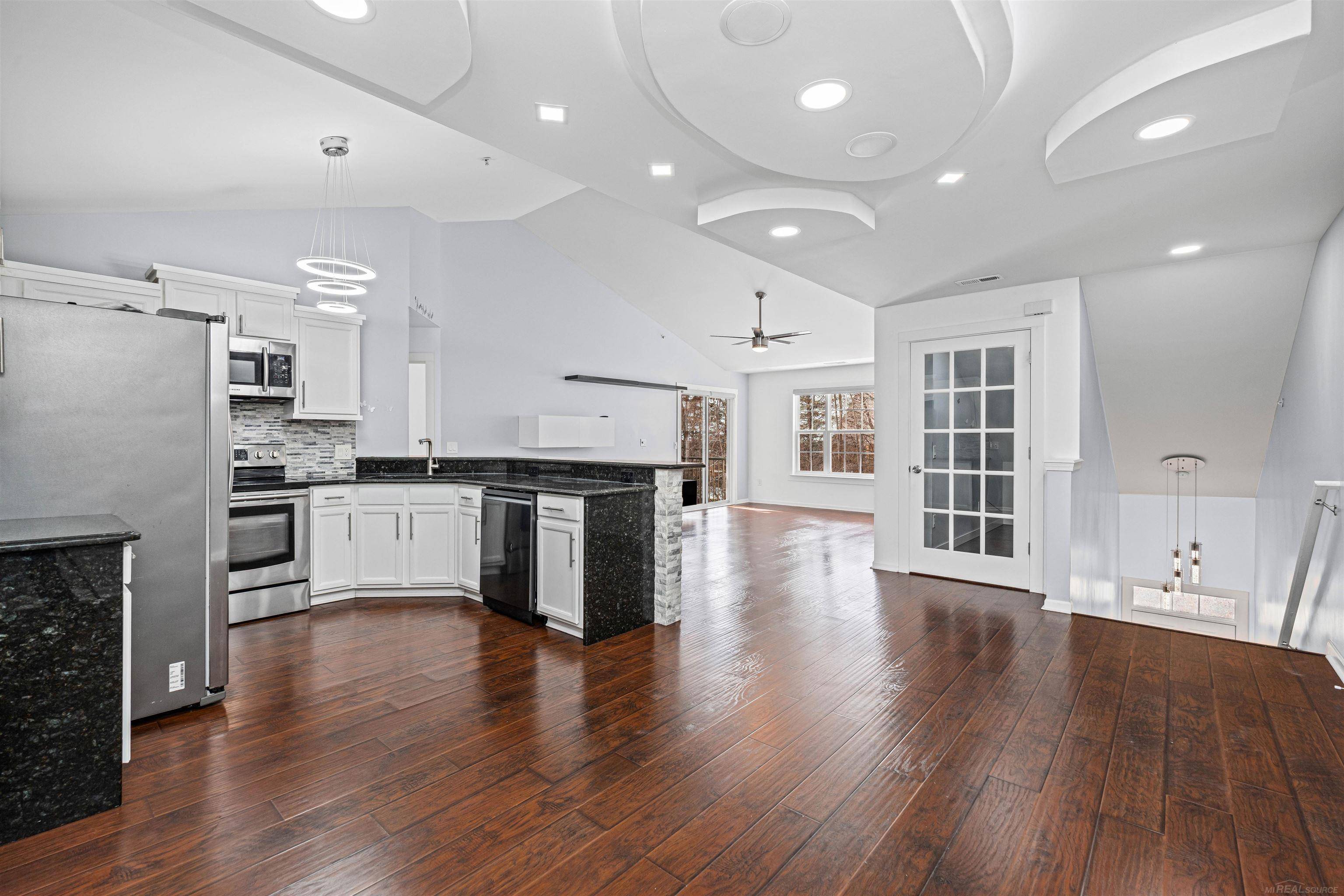 Shelby Twp, MI 48317,49143 W WOODS DR