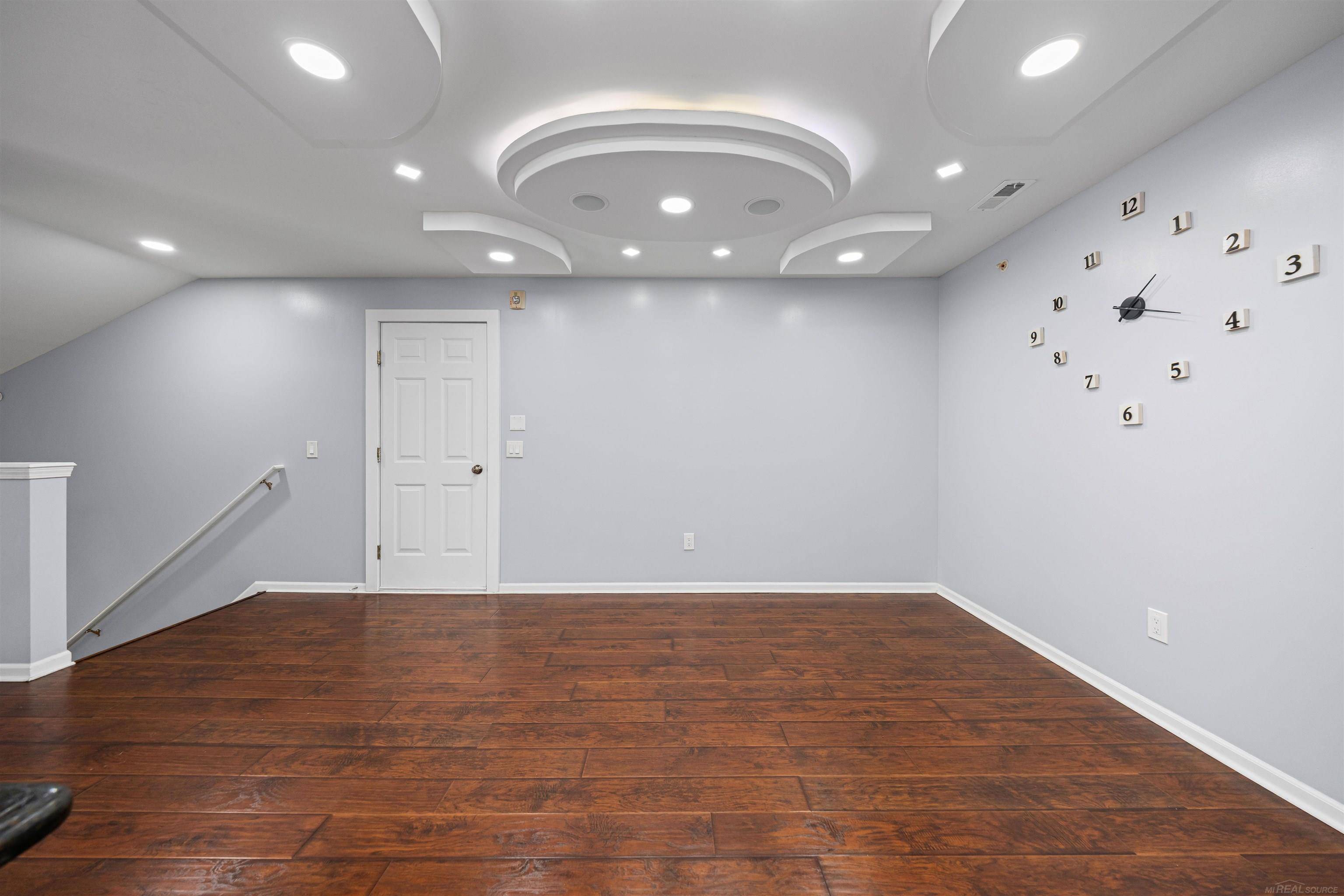 Shelby Twp, MI 48317,49143 W WOODS DR