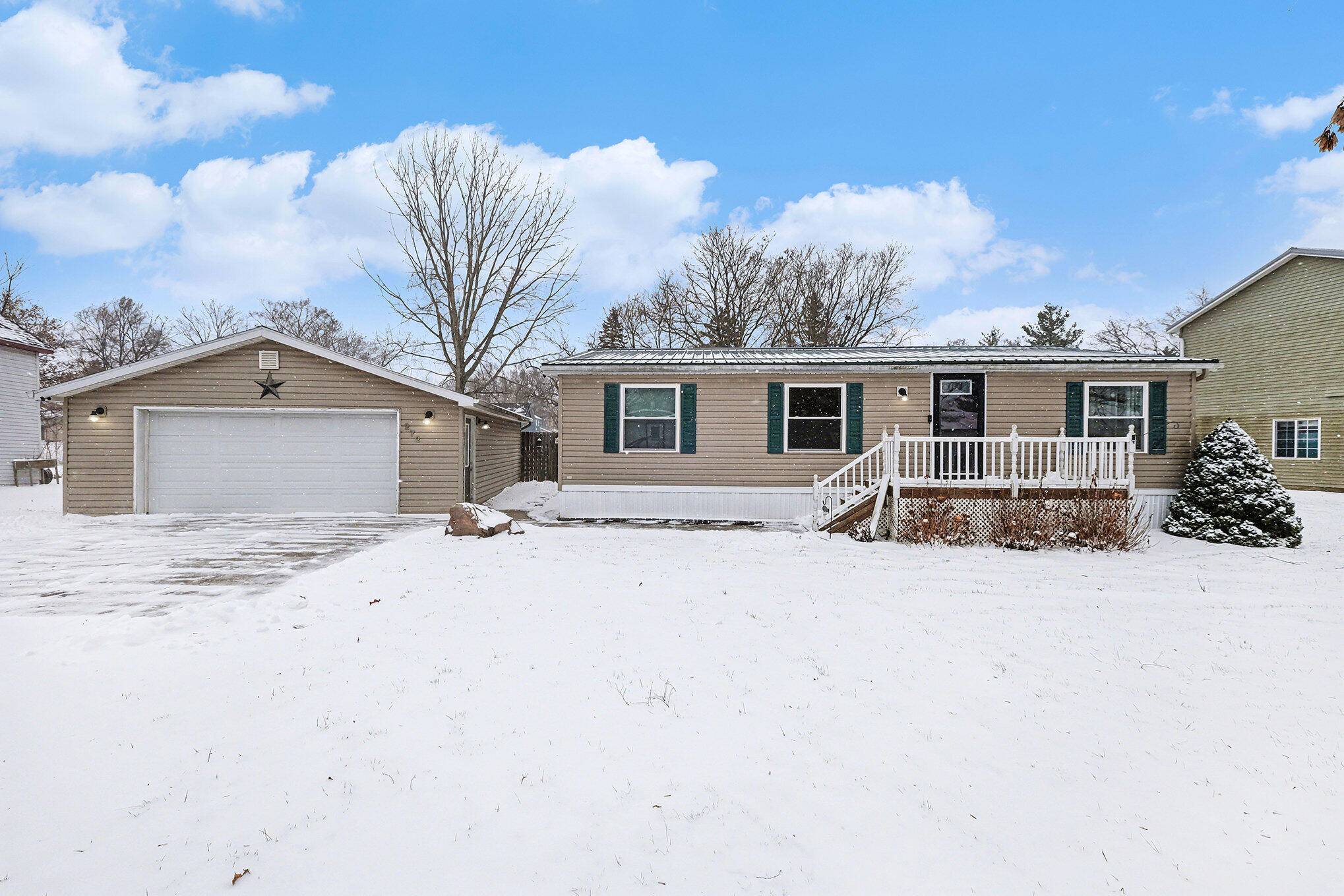 Lyons, MI 48851,272 S Tabor ST