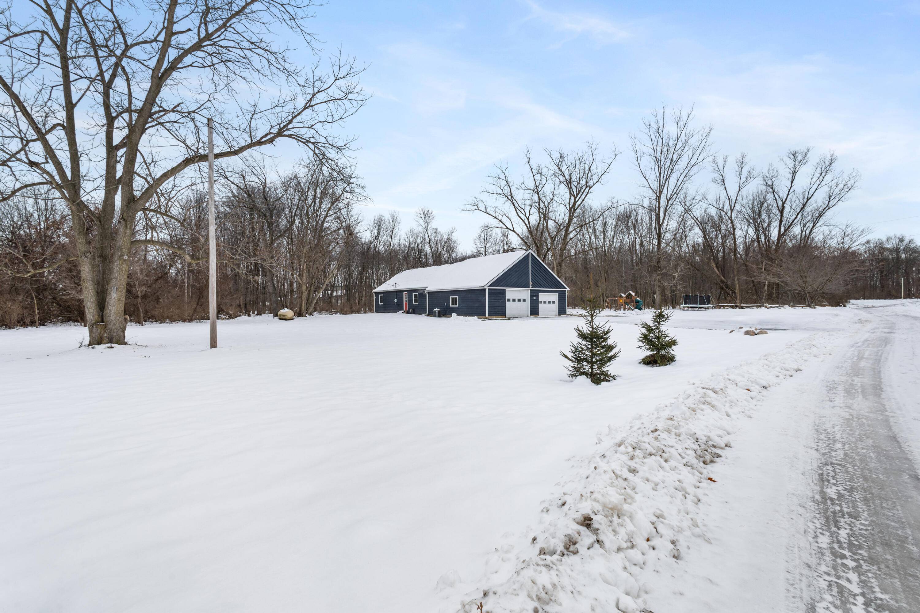 Lawrence, MI 49064,557 W James ST