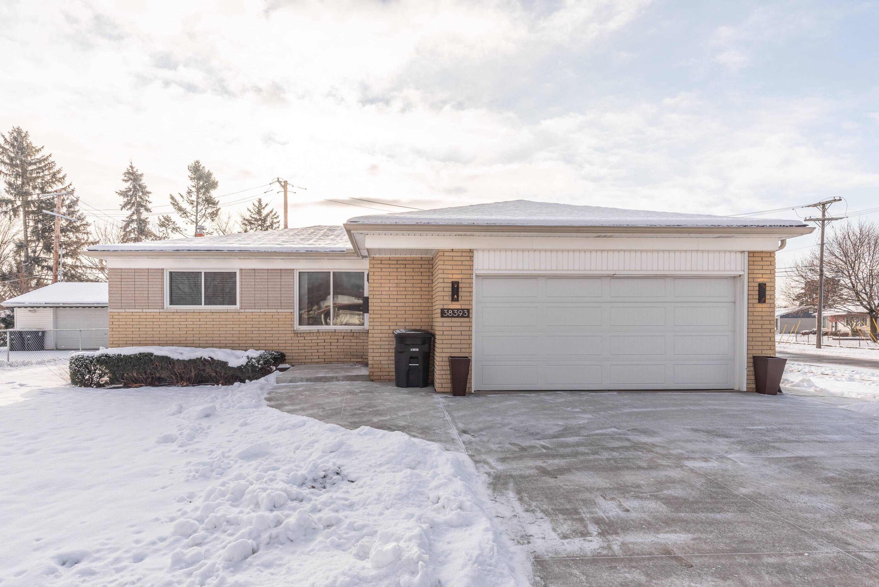 Livonia, MI 48154,38393 Mason ST