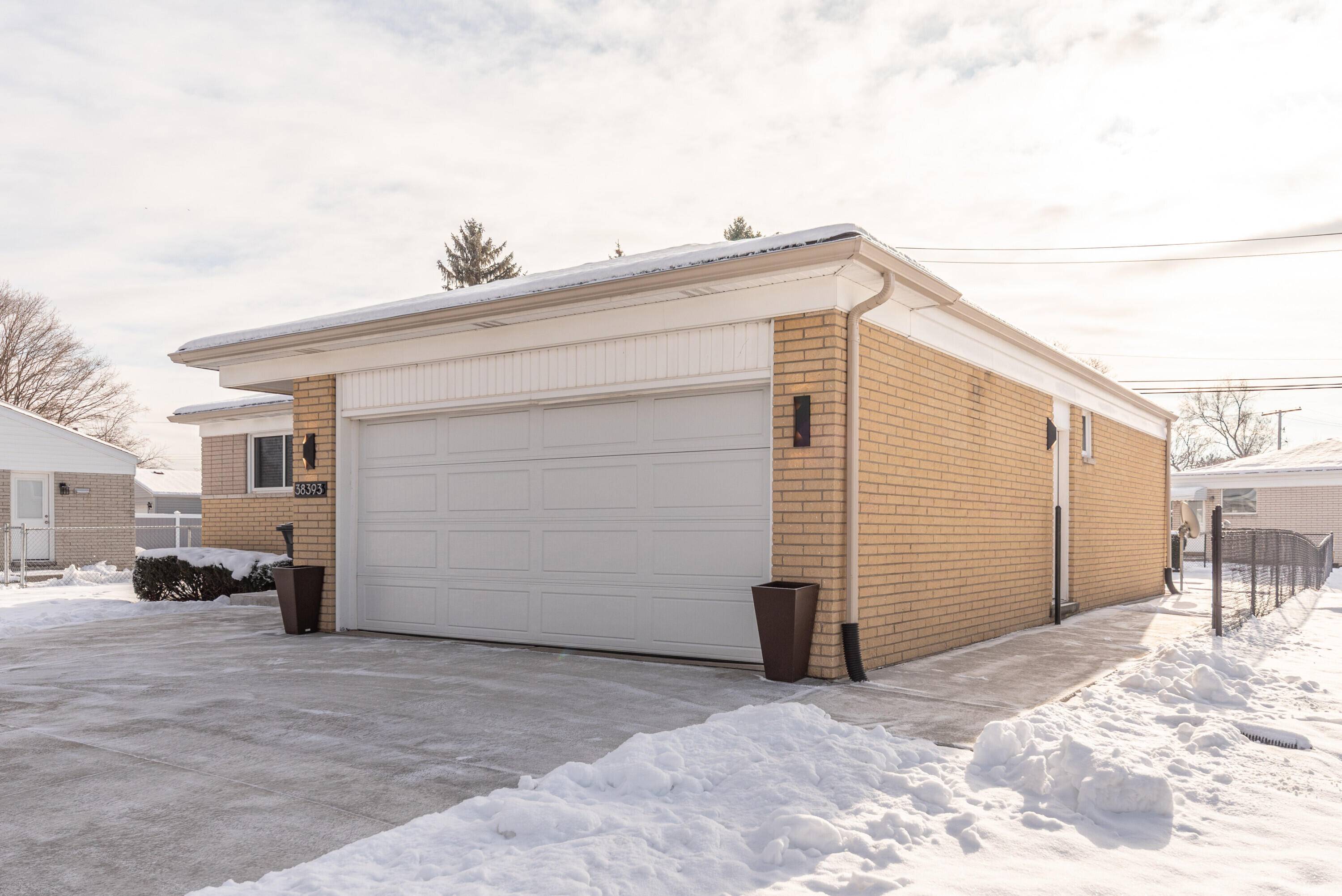 Livonia, MI 48154,38393 Mason ST