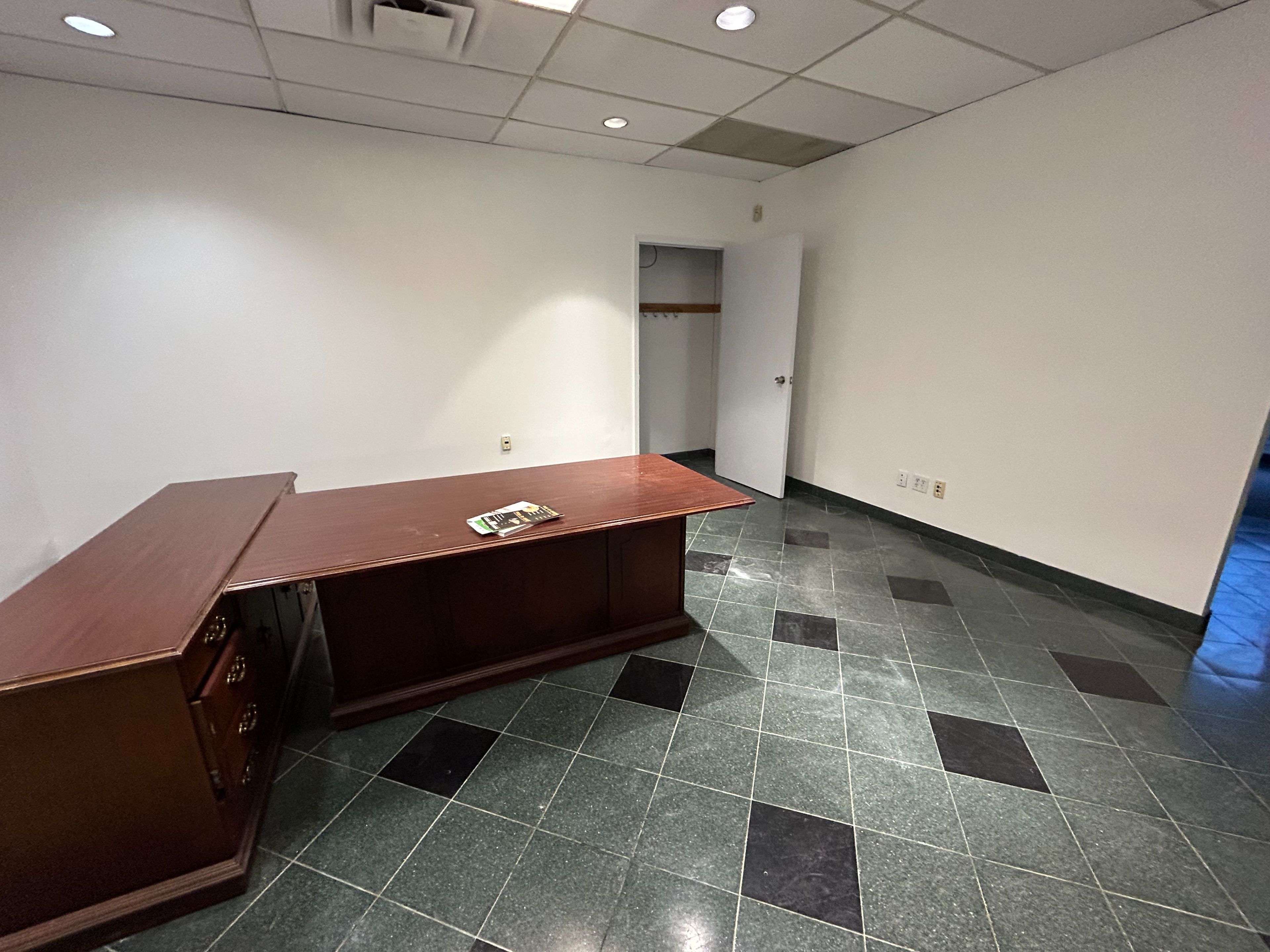55 Eglinton AVE E #605, Toronto C10, ON M4P 1G8