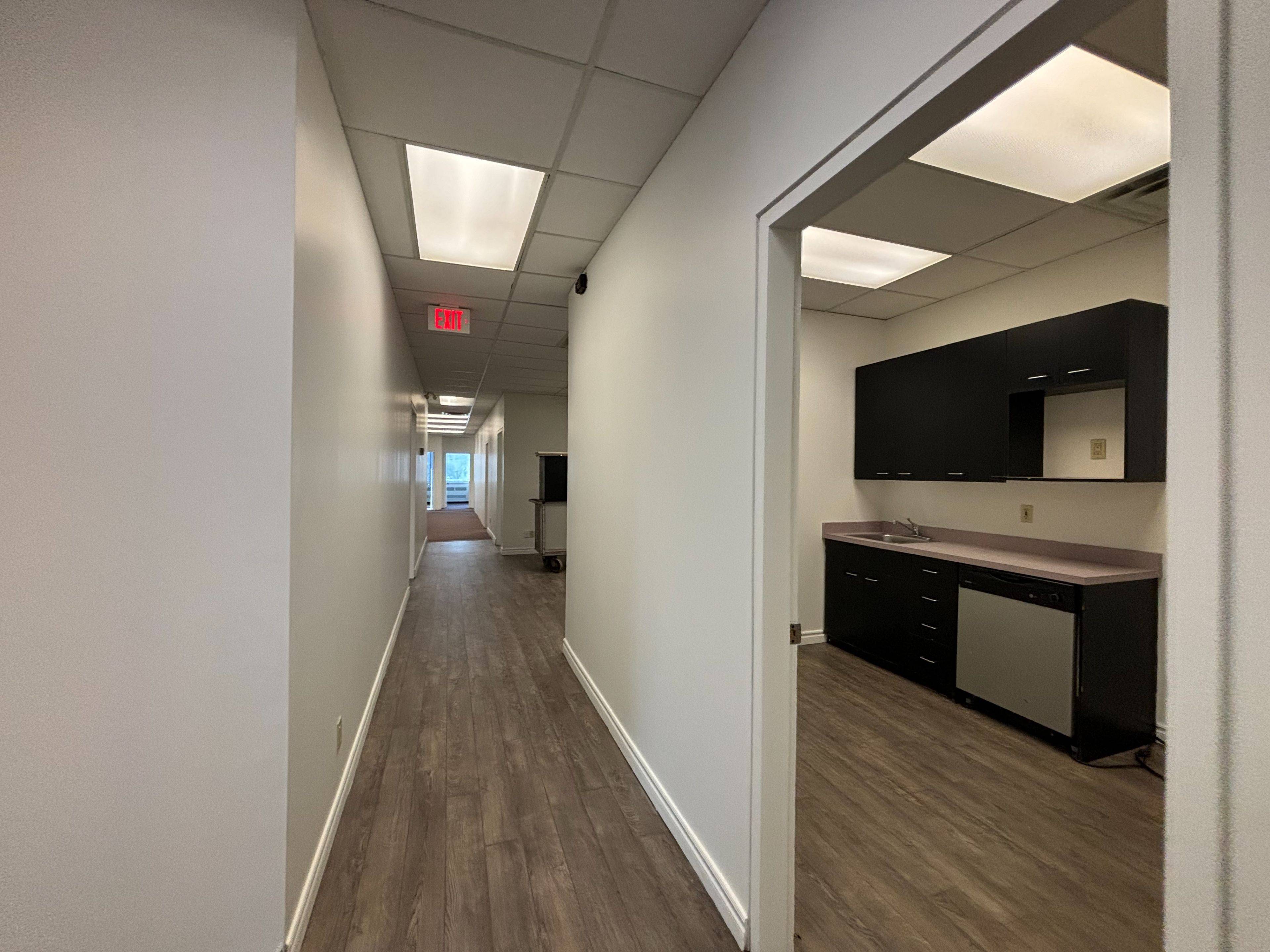 55 Eglinton AVE E #201, Toronto C10, ON M4P 1G8