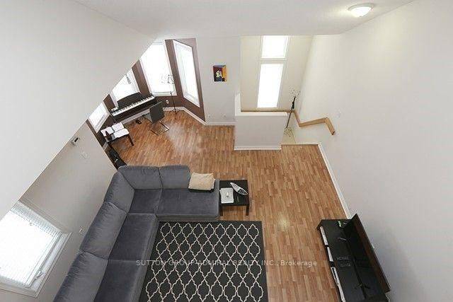 Toronto C11, ON M4G 4K4,12 Brian Peck CRES #301