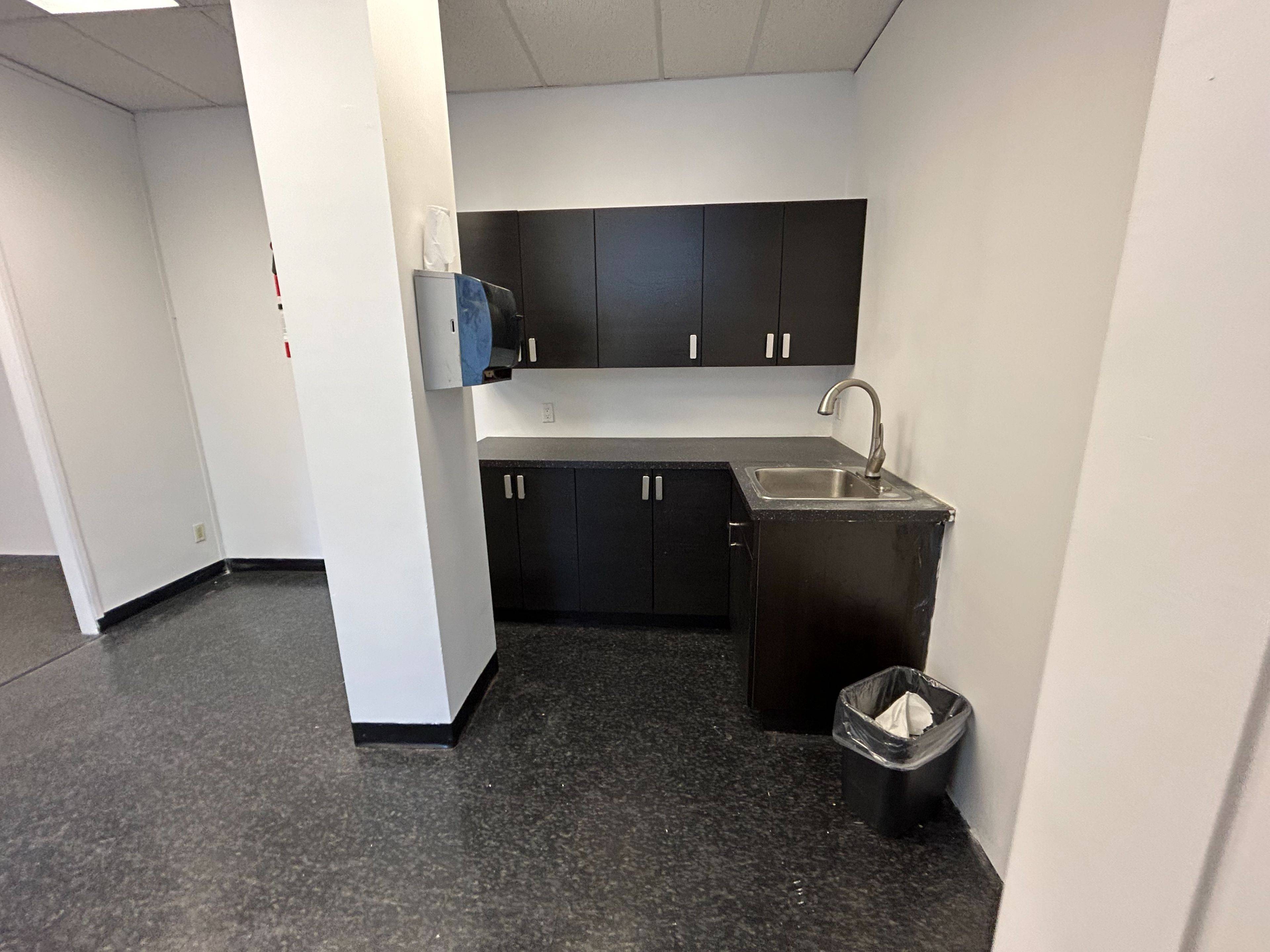 Toronto C10, ON M4P 1G8,55 Eglinton AVE E #407