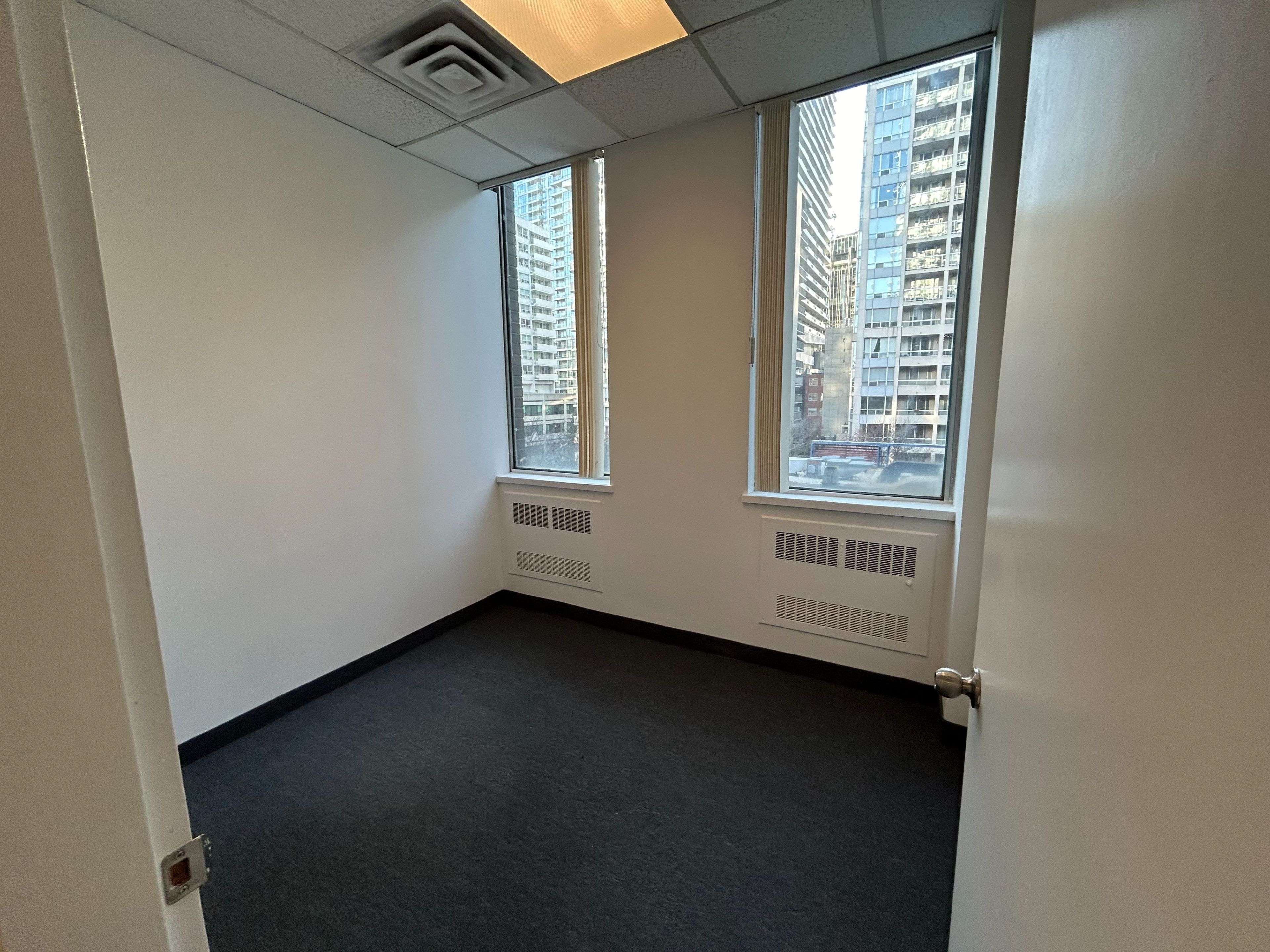55 Eglinton AVE E #407, Toronto C10, ON M4P 1G8