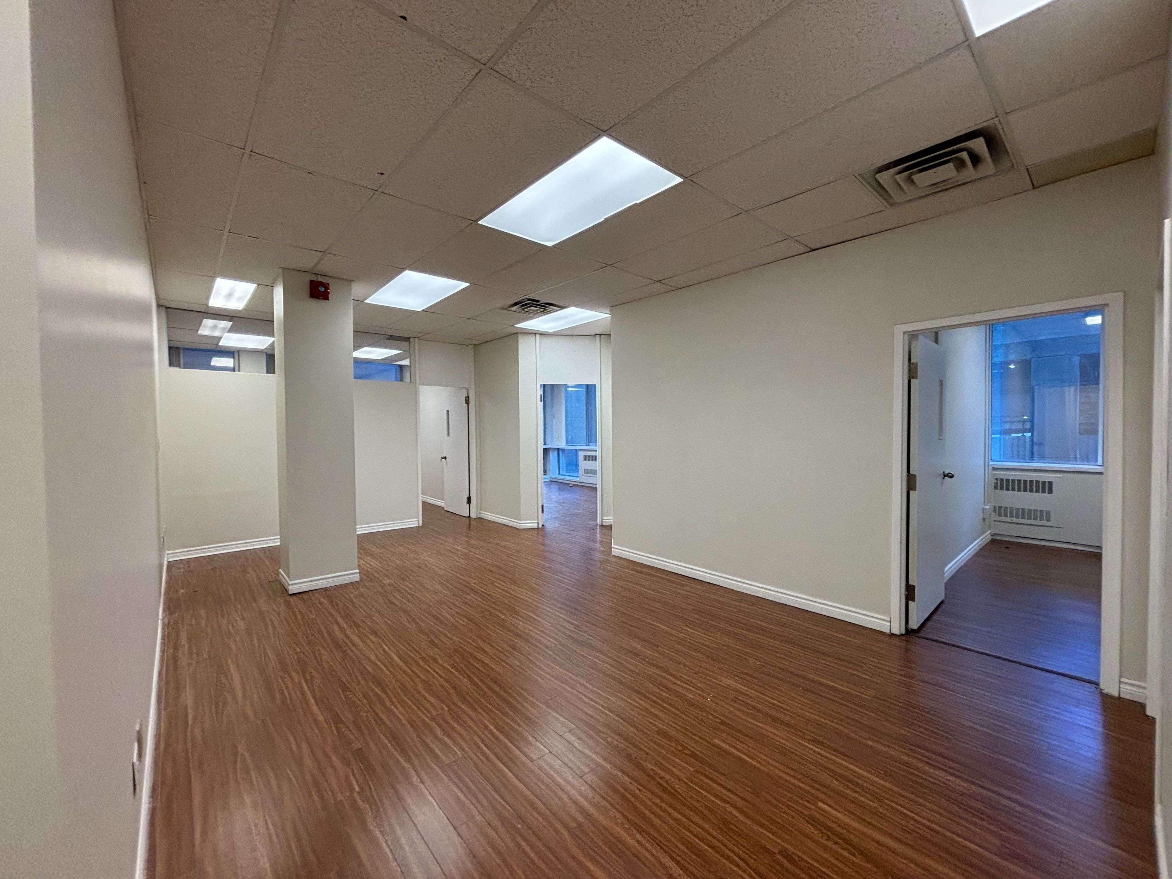 55 Eglinton AVE E #305, Toronto C10, ON M4P 1G8