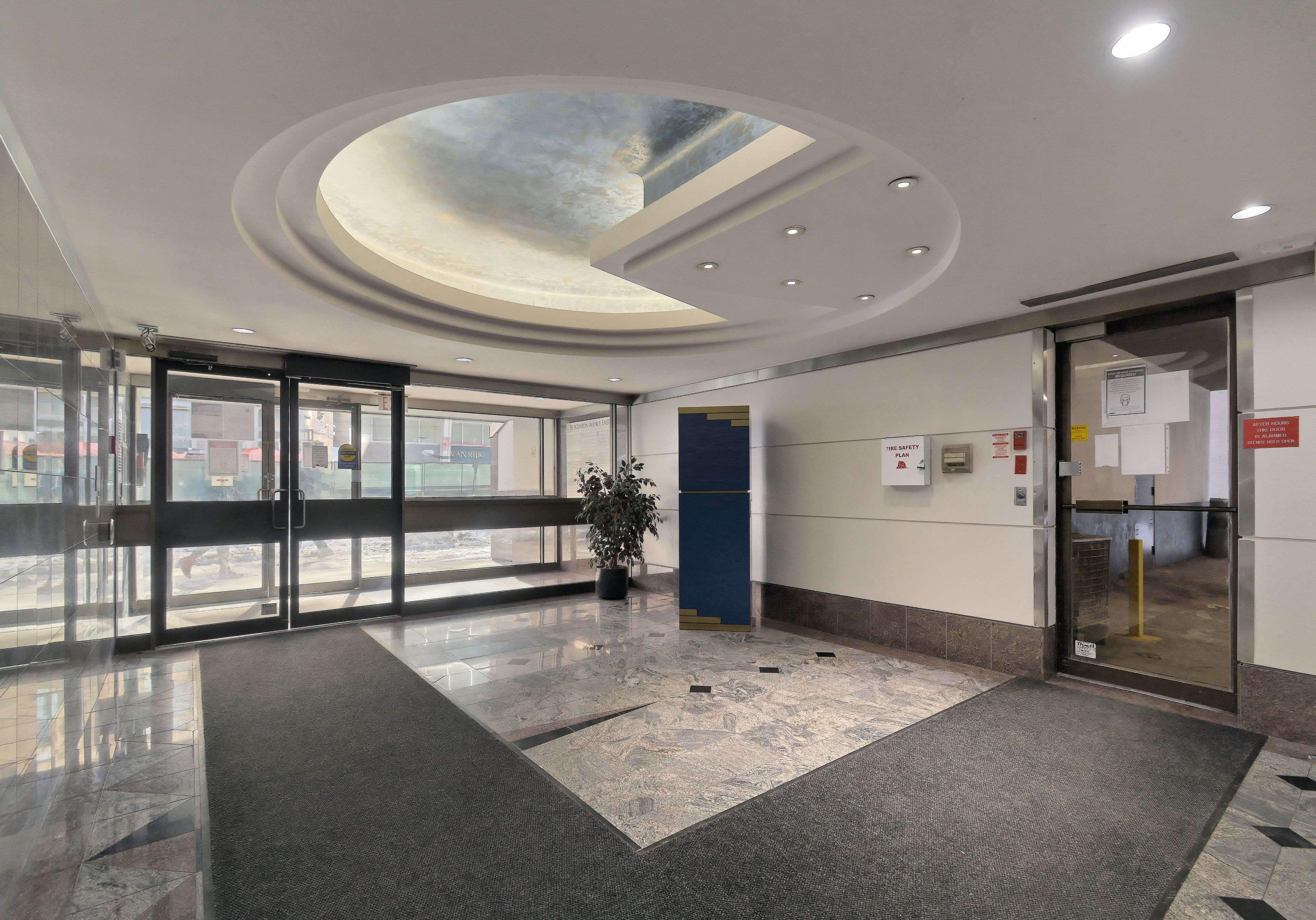 55 Eglinton AVE E #305, Toronto C10, ON M4P 1G8
