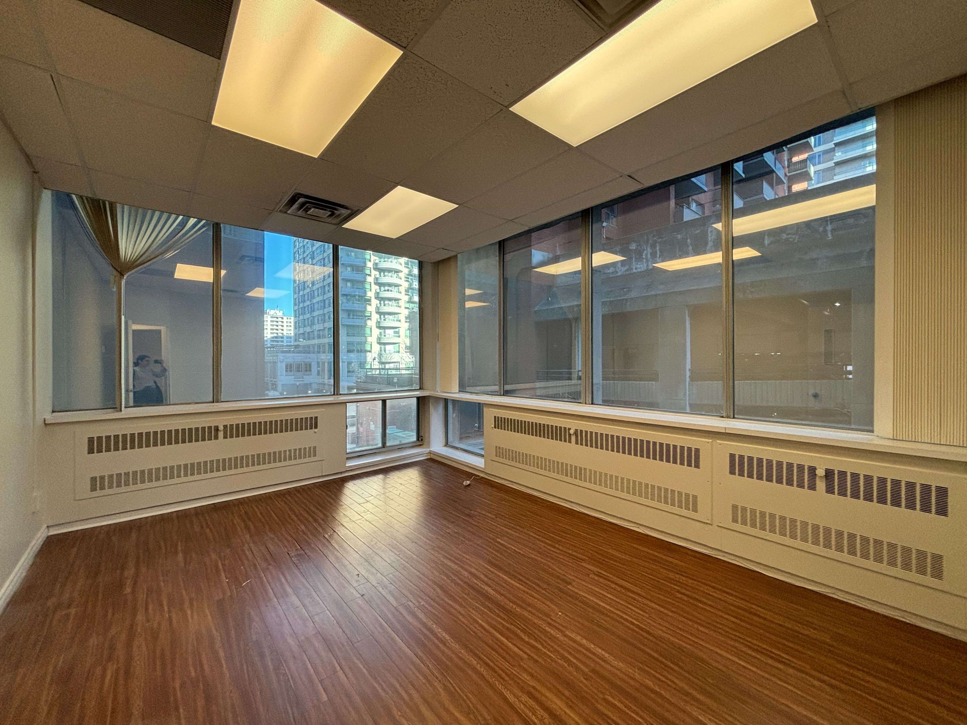 Toronto C10, ON M4P 1G8,55 Eglinton AVE E #305