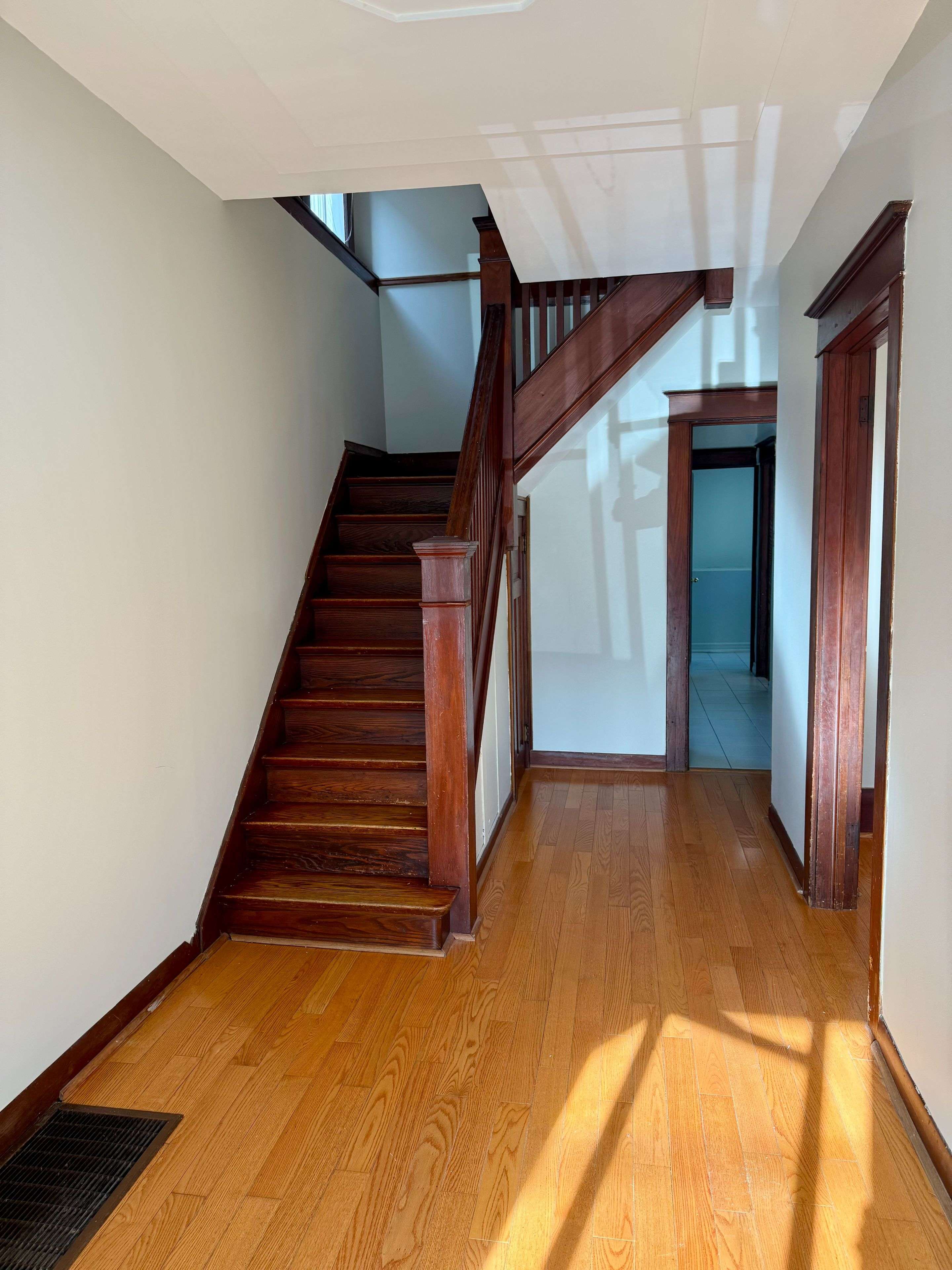 Toronto E02, ON M4C 1S9,28 Gates AVE #Main