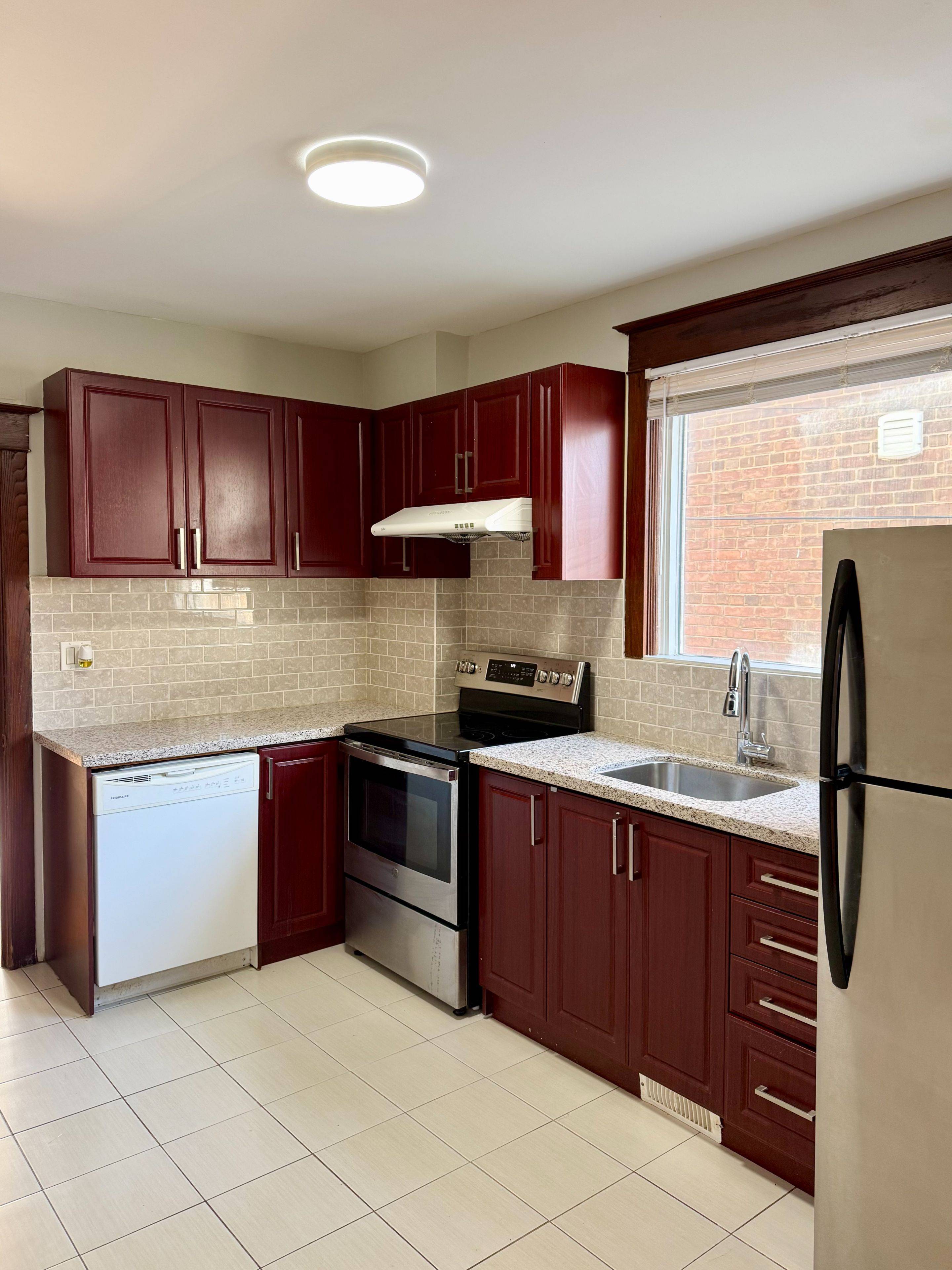 Toronto E02, ON M4C 1S9,28 Gates AVE #Main