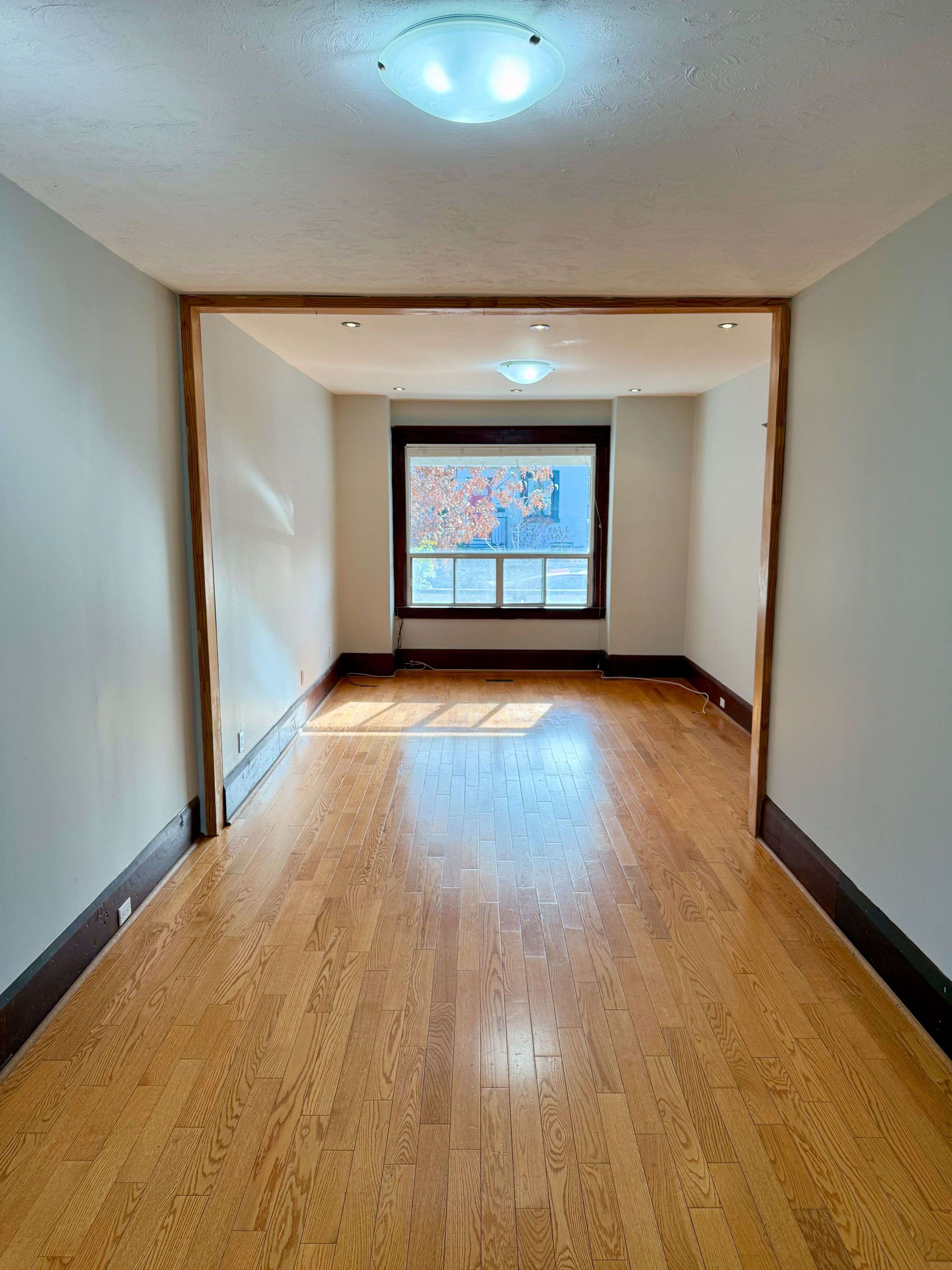 Toronto E02, ON M4C 1S9,28 Gates AVE #Main