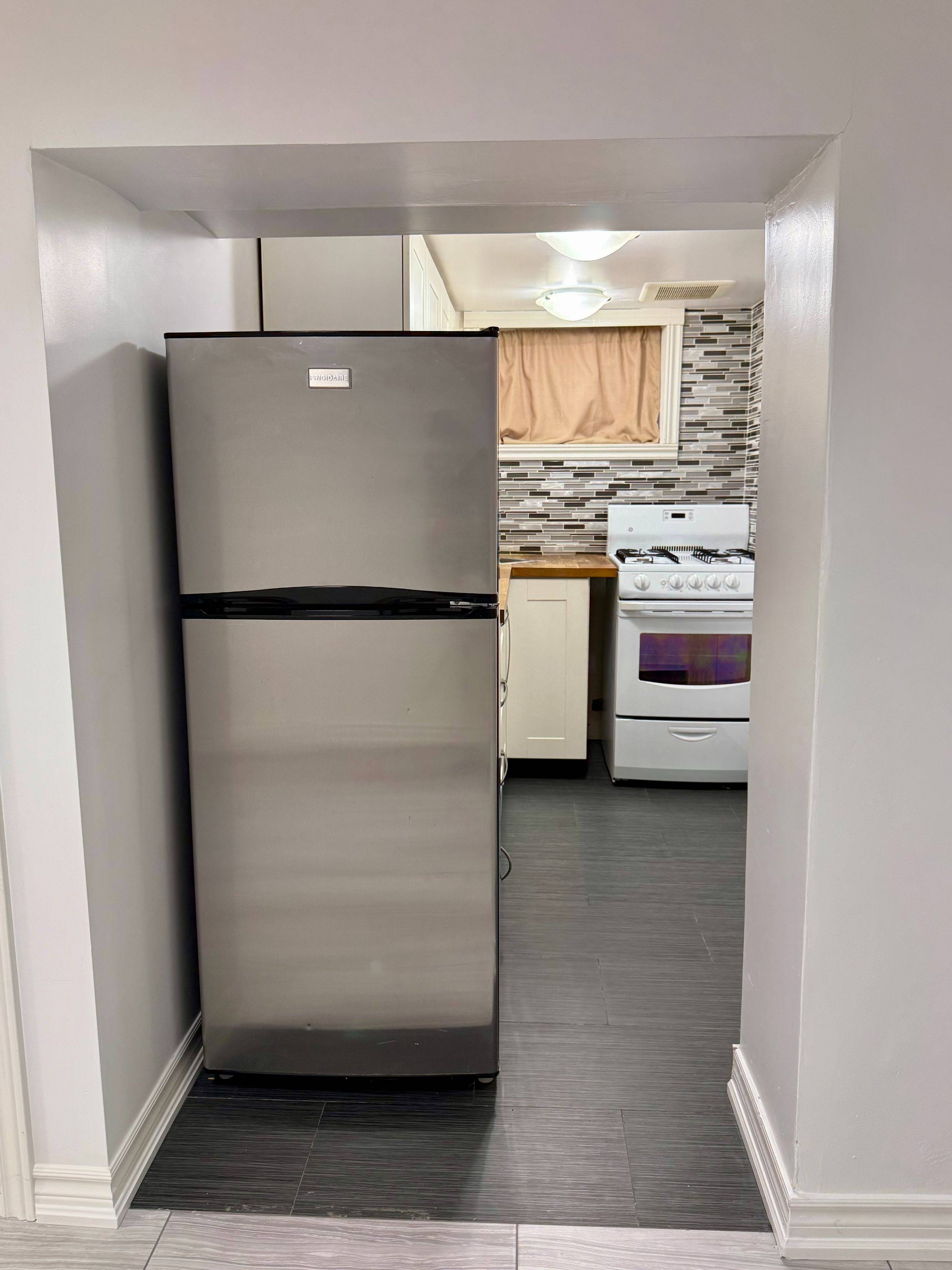 Toronto E02, ON M4C 1S9,28 Gates AVE #Bsmt