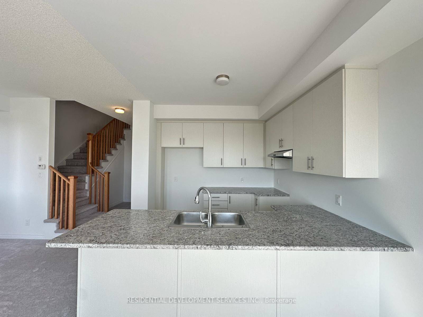 Oshawa, ON L1L 0R9,1082 Lockie DR