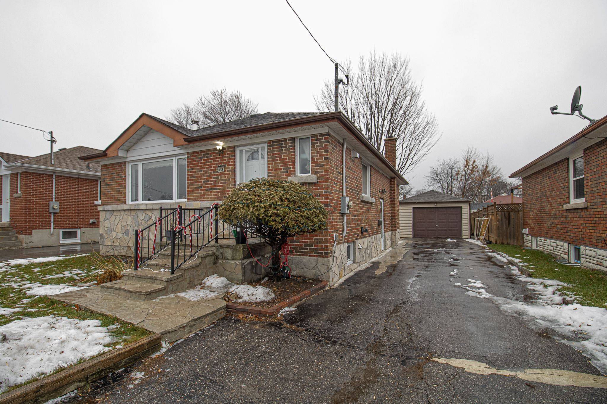 Oshawa, ON L1H 6J4,288 Guelph ST