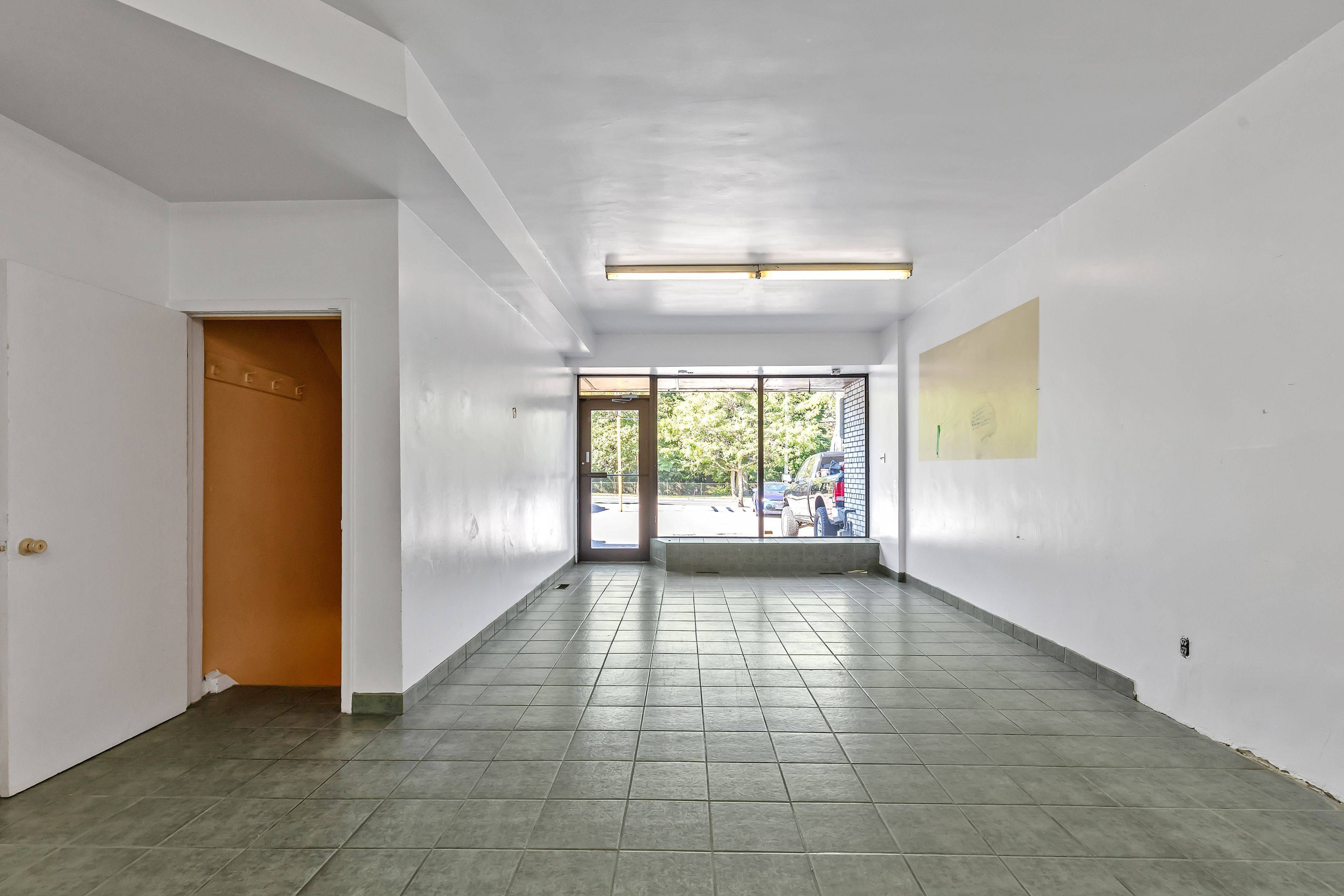 Toronto E04, ON M1K 2B1,555 Kennedy RD #Mn&Lwr