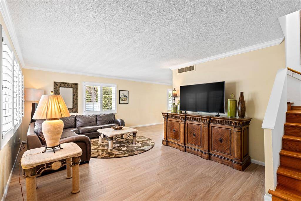 Lauderdale By The Sea, FL 33308,5400 N Ocean Blvd #1