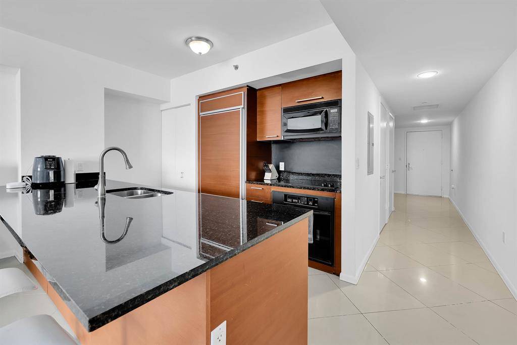 Hallandale Beach, FL 33009,1830 S Ocean Dr #2005