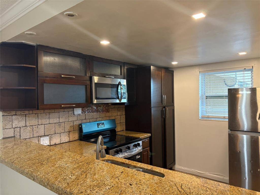 Sunrise, FL 33313,5811 NW 17th PL #L