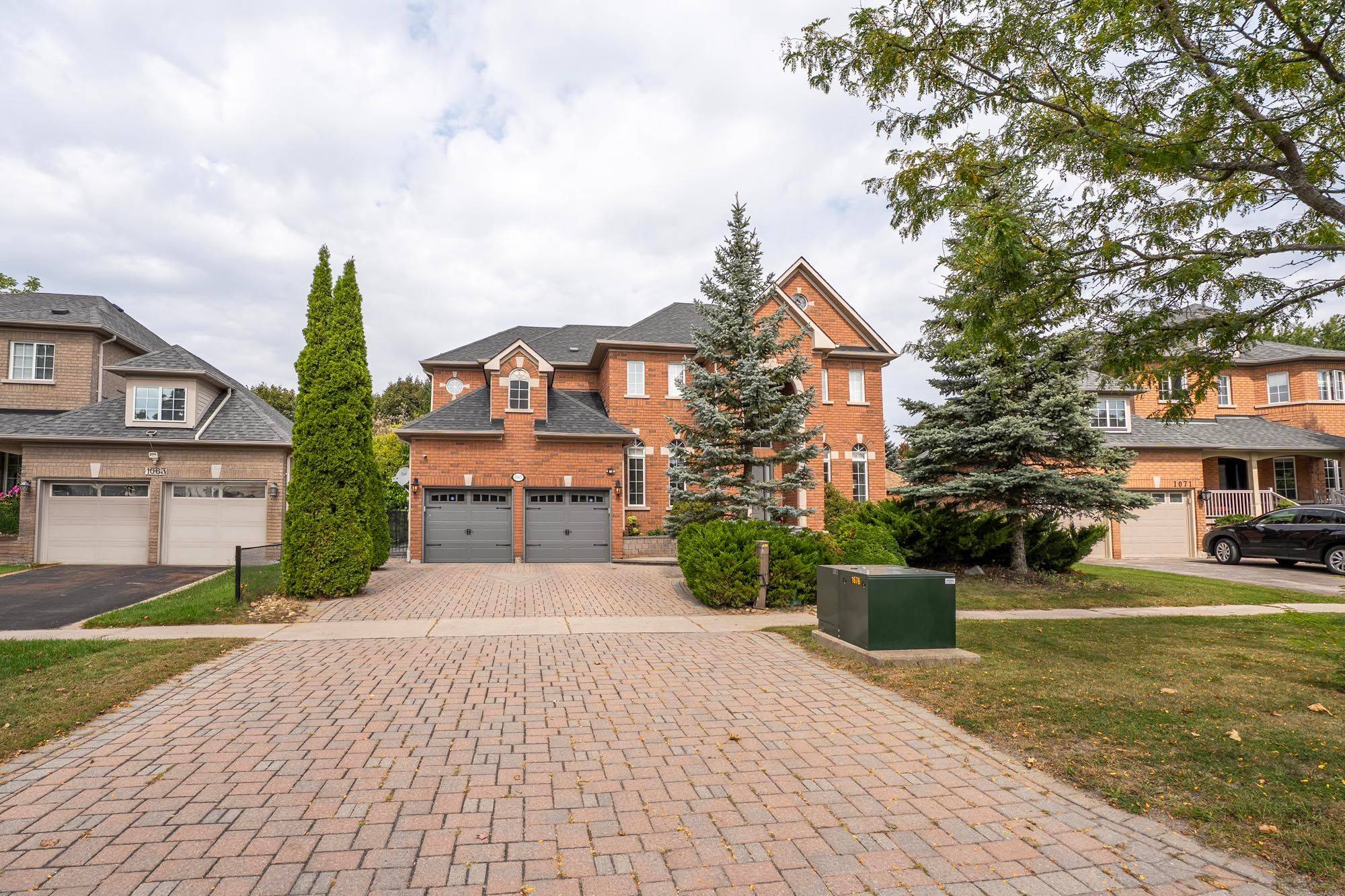 Newmarket, ON L3X 1N3,1067 Ivsbridge BLVD