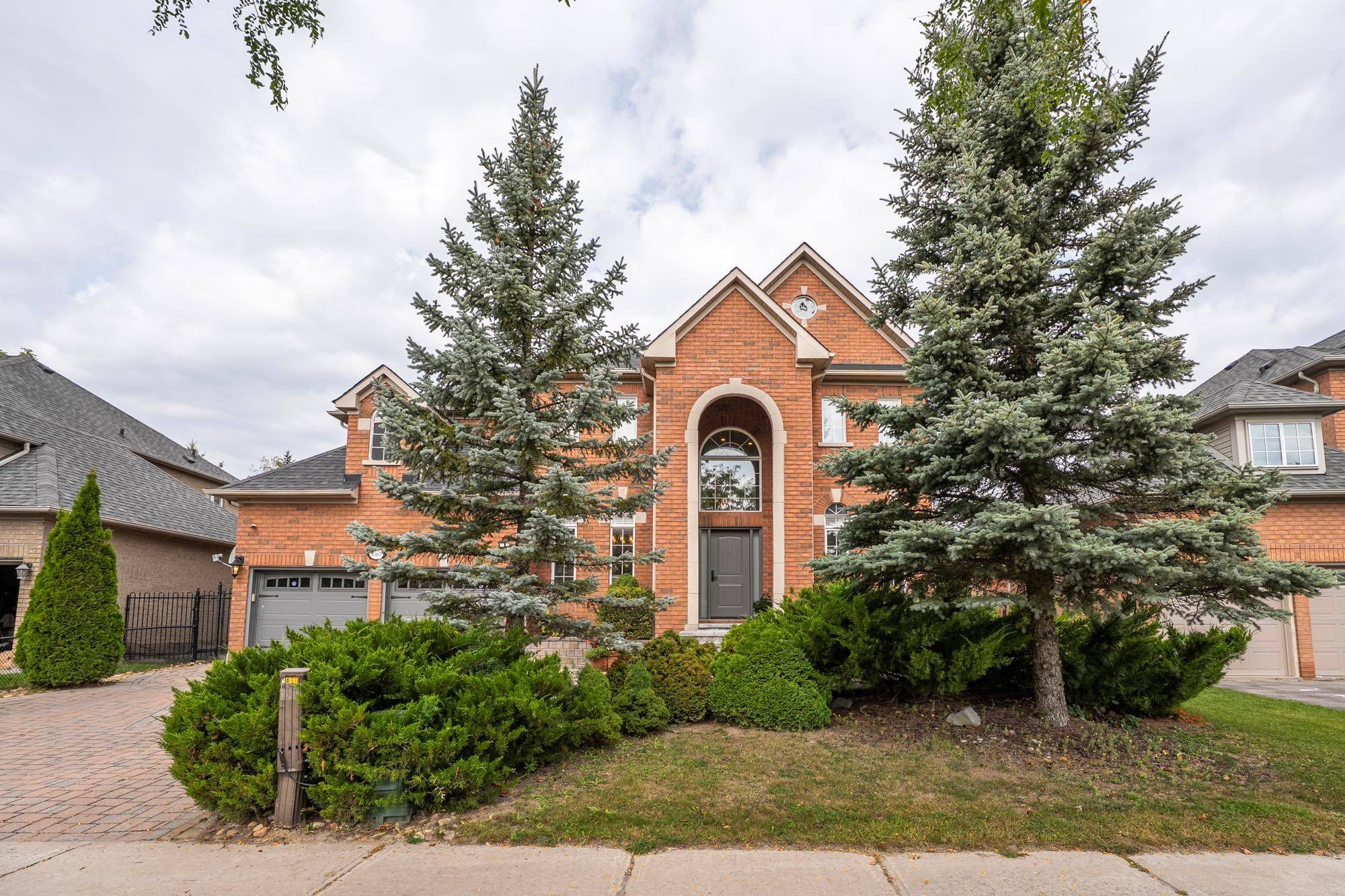 Newmarket, ON L3X 1N3,1067 Ivsbridge BLVD