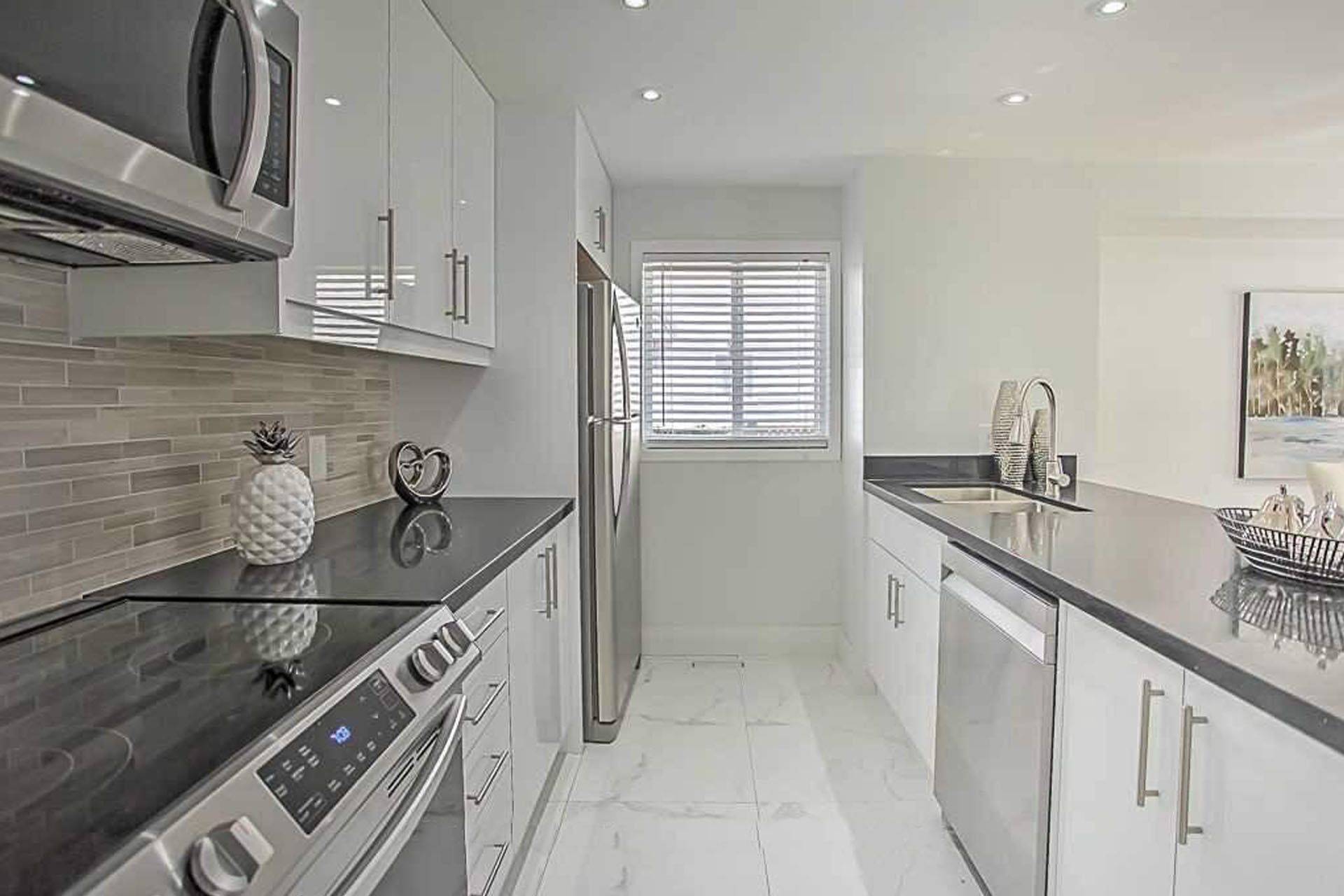 Barrie, ON L4N 8S9,13 White Elm RD