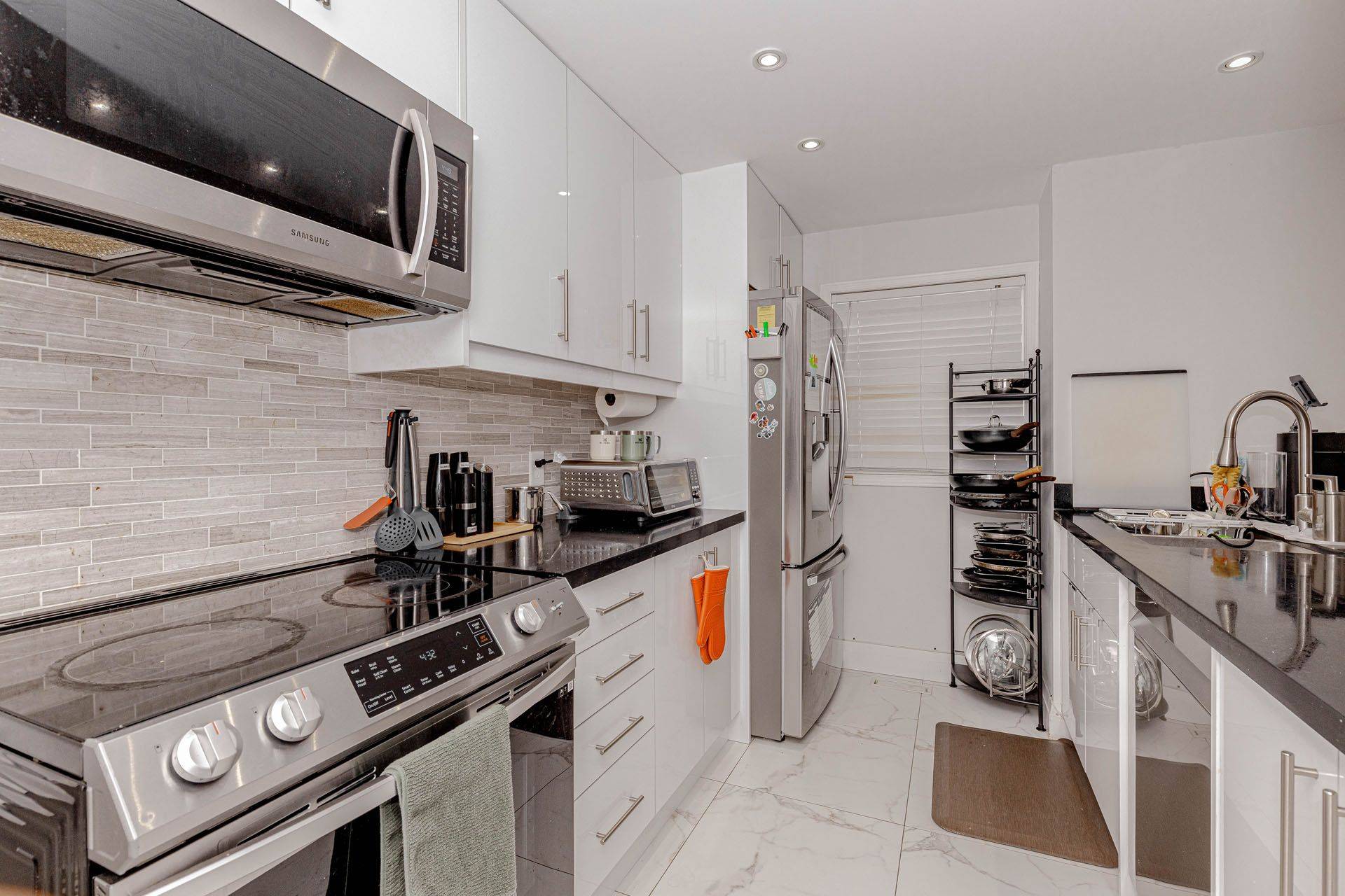 Barrie, ON L4N 8S9,13 White Elm RD