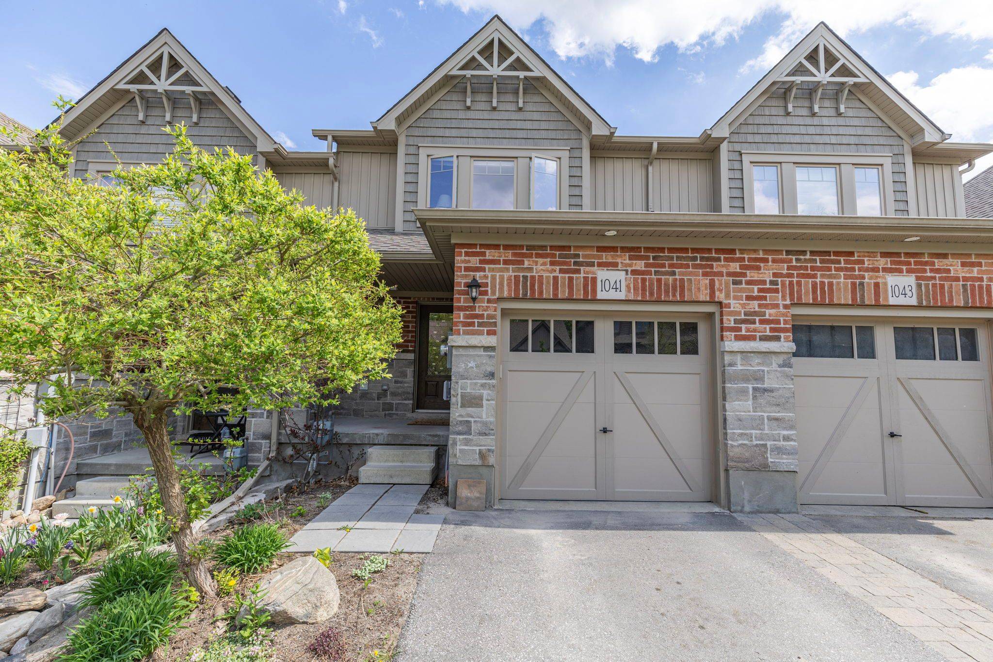 Midland, ON L4R 0E4,1041 Cook DR